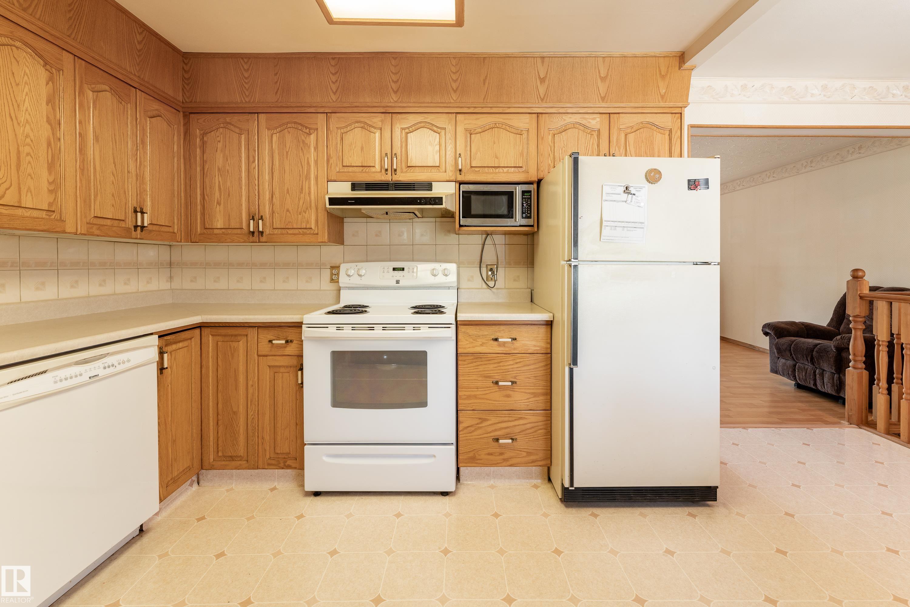https://zimg.paragon.ice.com/ParagonImages/Property/PM/RAE/225412396/17/0/0/bd2b211e6f3568ef3c09b3858ed306d7/1/09f166ab5e5012307974a61232f91d37/225412396-1106e473-84b3-4e87-b95a-f7e4e975e0fc.JPG