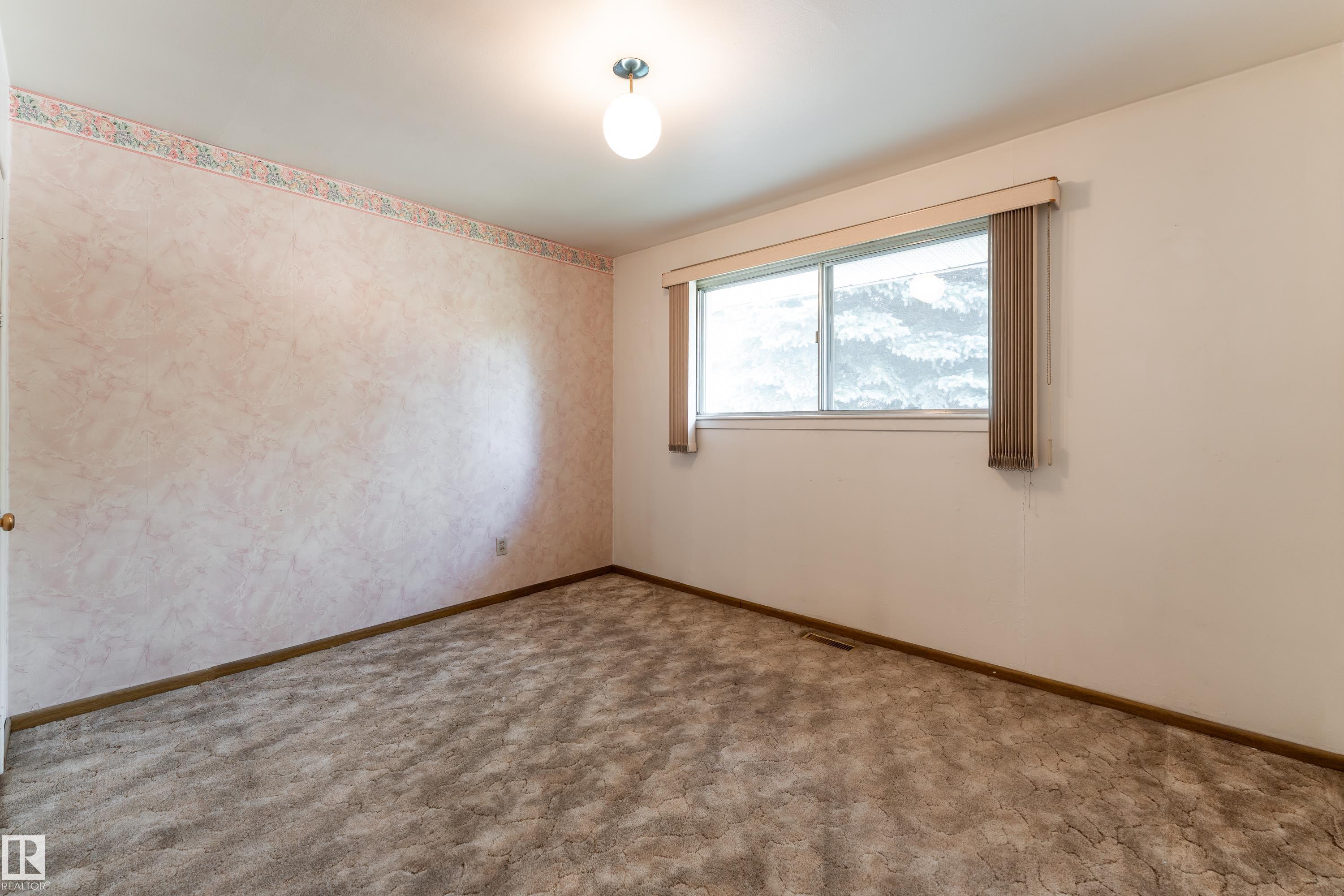 https://zimg.paragon.ice.com/ParagonImages/Property/PM/RAE/225412396/21/0/0/871e556527ebb6fa24fb67843cc35ee4/1/09f166ab5e5012307974a61232f91d37/225412396-5be13472-35cd-4bd8-9b9a-80d7a538c780.JPG