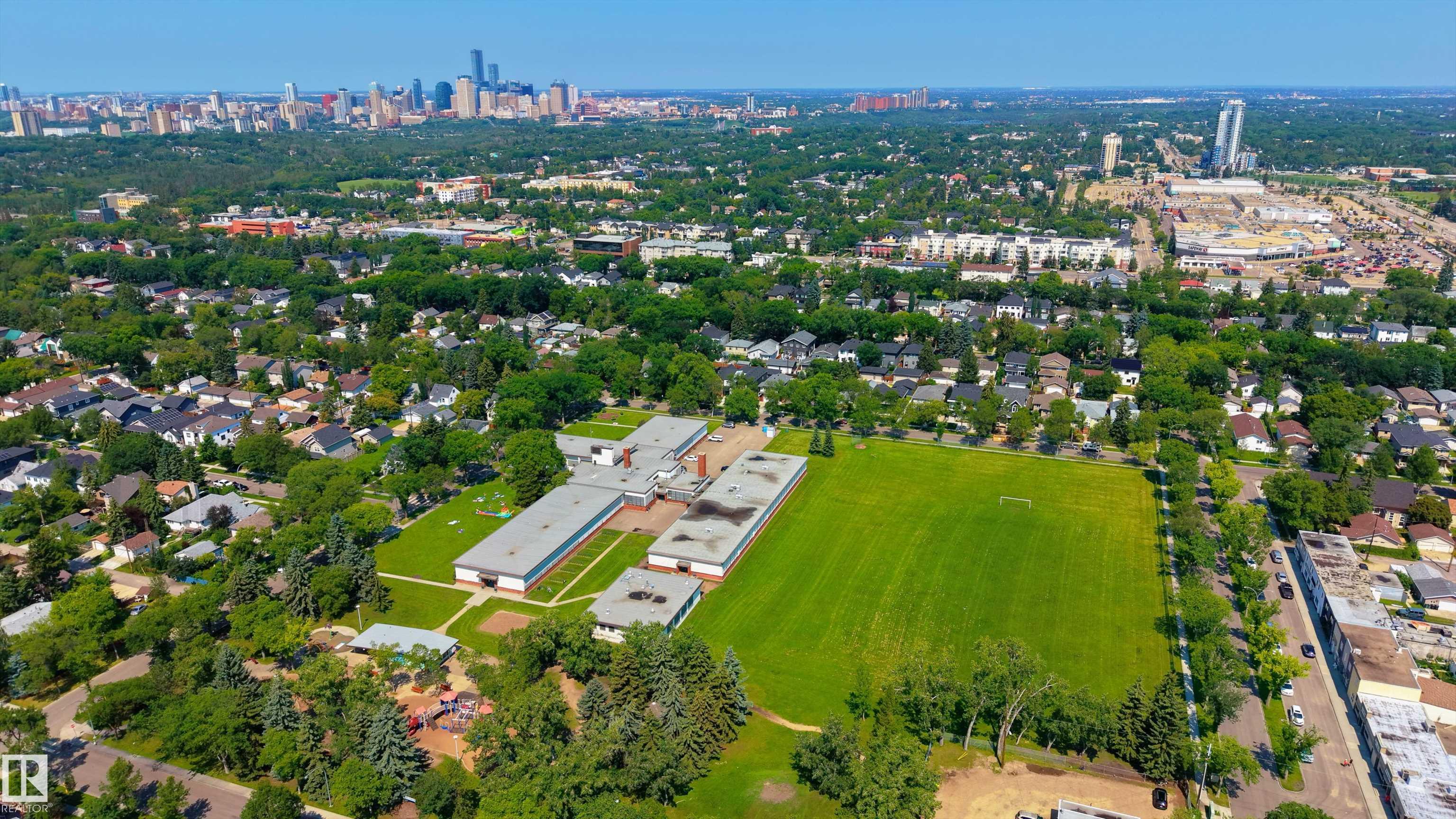 https://zimg.paragon.ice.com/ParagonImages/Property/PM/RAE/225412396/40/0/0/f090d7c3934ee010fee975ca3498c6e5/1/09f166ab5e5012307974a61232f91d37/225412396-bf04dfd3-6519-4419-a6ea-43ba3ea6f2aa.JPG