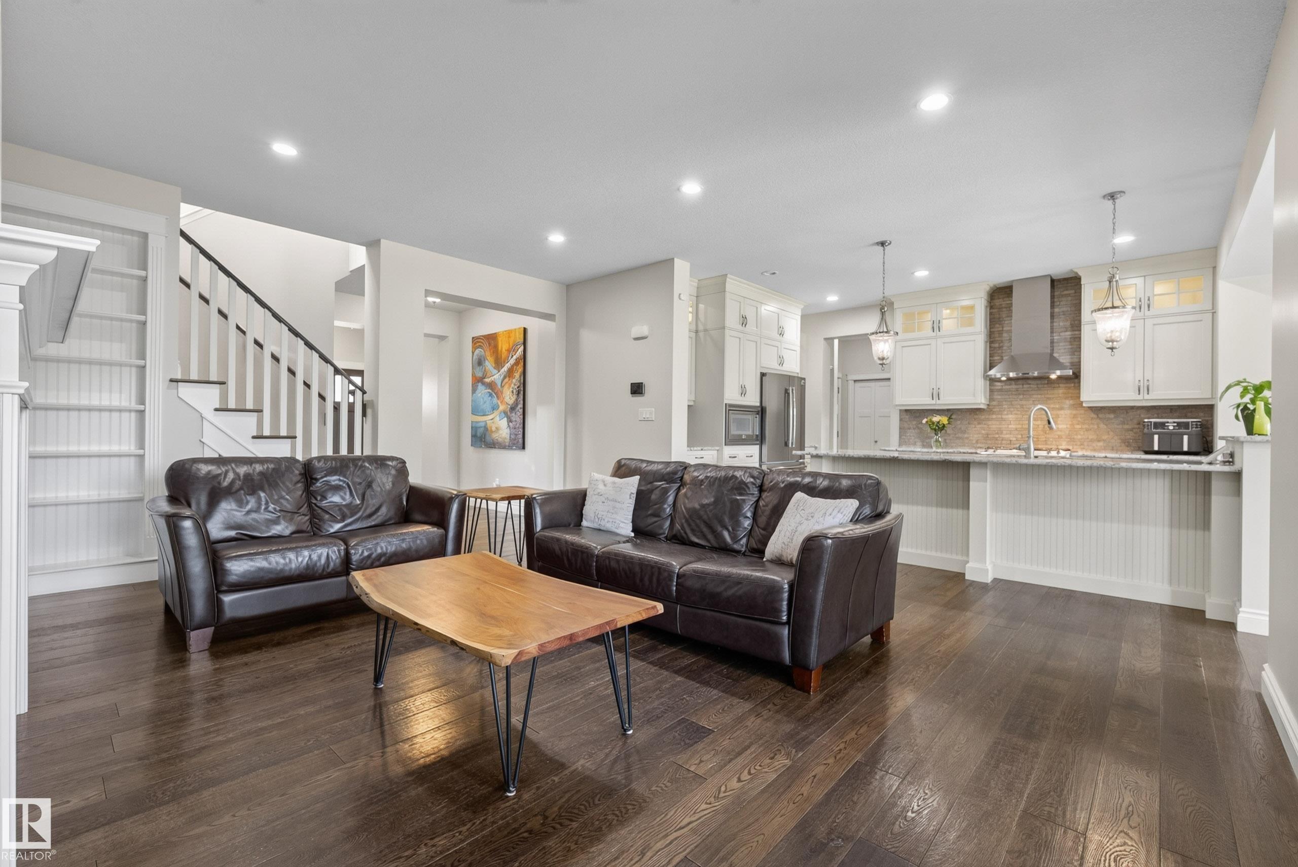 https://zimg.paragon.ice.com/ParagonImages/Property/PM/RAE/225412413/10/0/0/d6c455c4569cff3c6465d657a0ecd9fa/1/1672f03ad8bf623b7f3e371cb9b7ee72/225412413-862b1204-811a-4c95-bce9-dcc4dc4146af.JPG