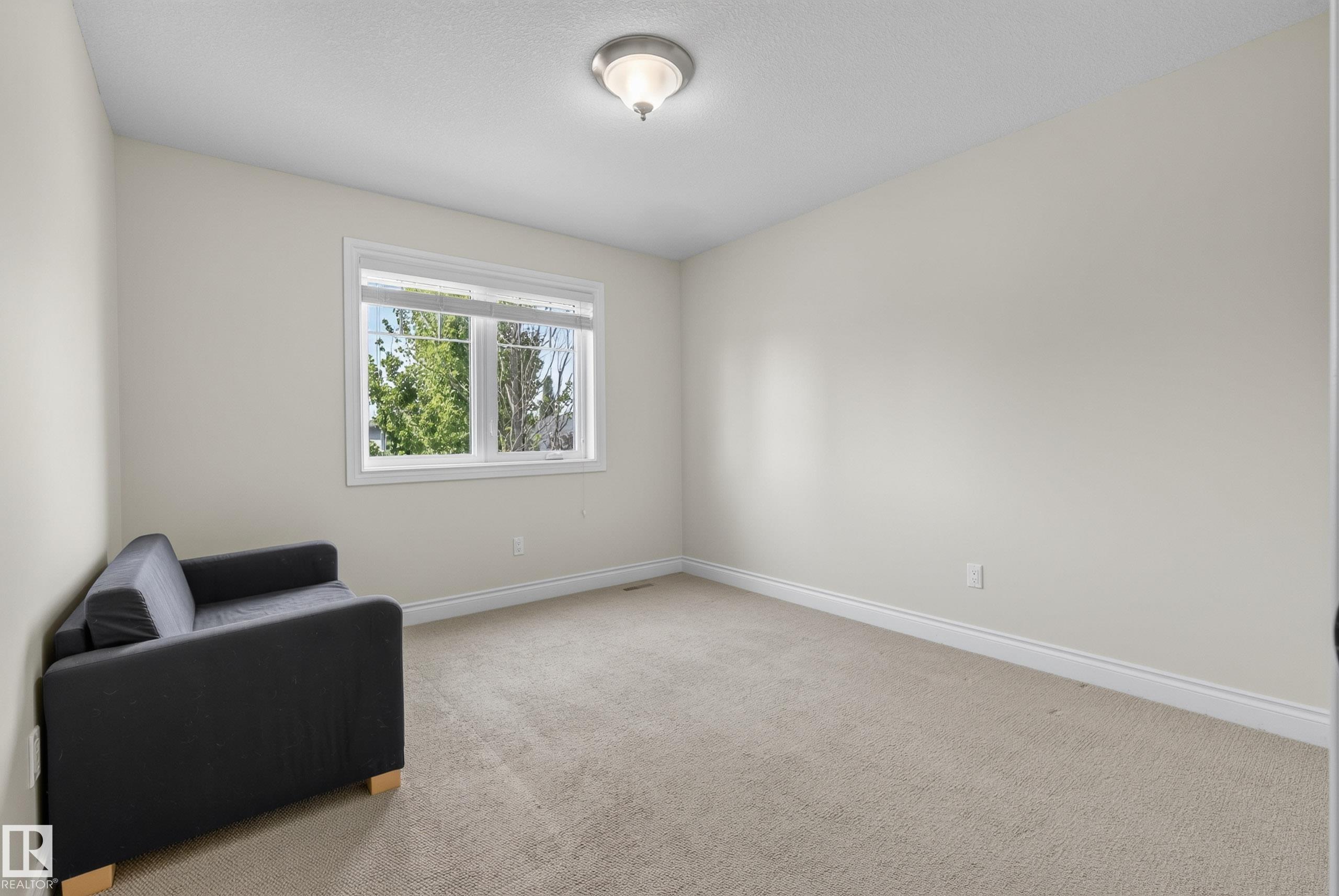 https://zimg.paragon.ice.com/ParagonImages/Property/PM/RAE/225412413/35/0/0/5cf048cb19810d2929c82e2816c6c7ea/1/1672f03ad8bf623b7f3e371cb9b7ee72/225412413-6d8eb235-5fb0-489d-ba7b-e35483fcb859.JPG