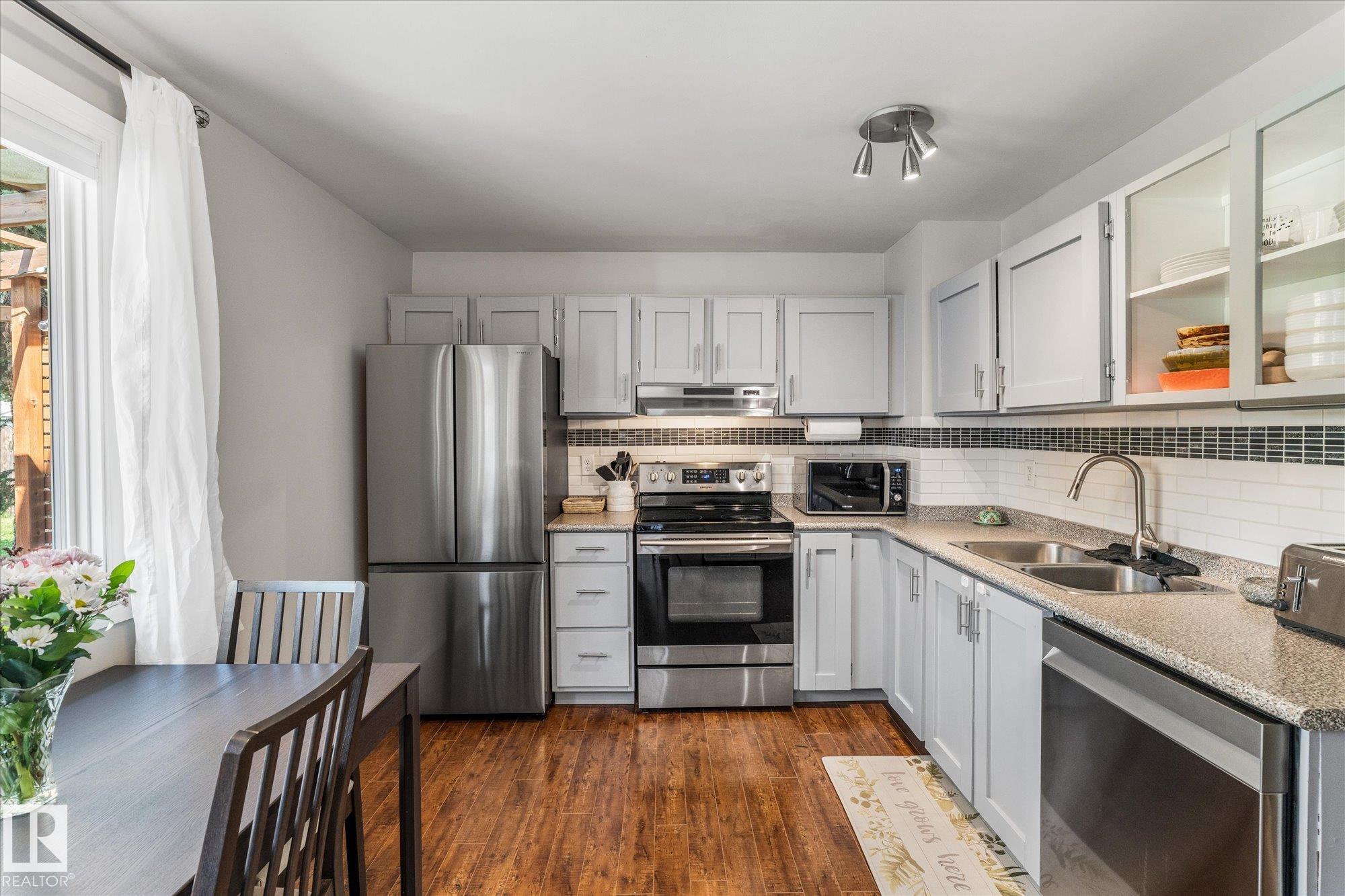 Photo 12 at 4718 35 Avenue NW, Minchau, Edmonton