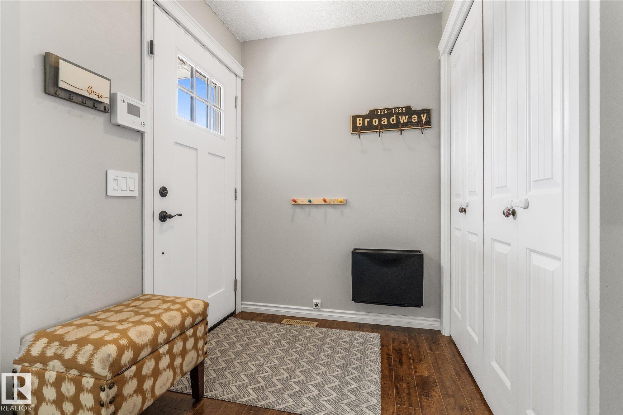 4718 35 Avenue NW, Minchau, Edmonton