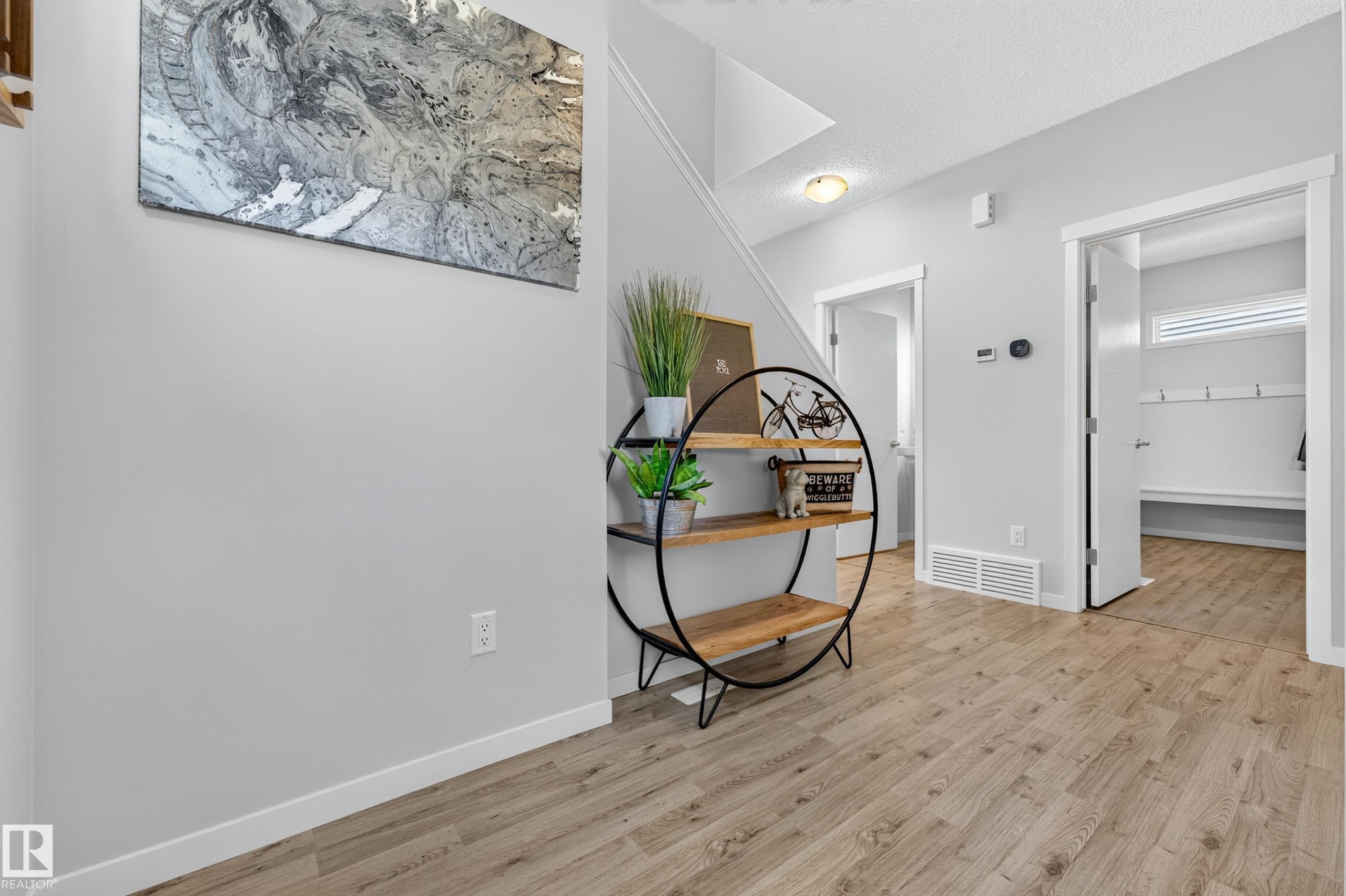 https://zimg.paragon.ice.com/ParagonImages/Property/PM/RAE/225412467/5/0/0/47d36ad7f5462f7e9b311eddceafbd73/1/98aaeaf61cd3eb0a4cfd8b8259cd8bd2/225412467-9379F3E5-6BE4-4F4B-A9E7-653A342CCAA2.JPG