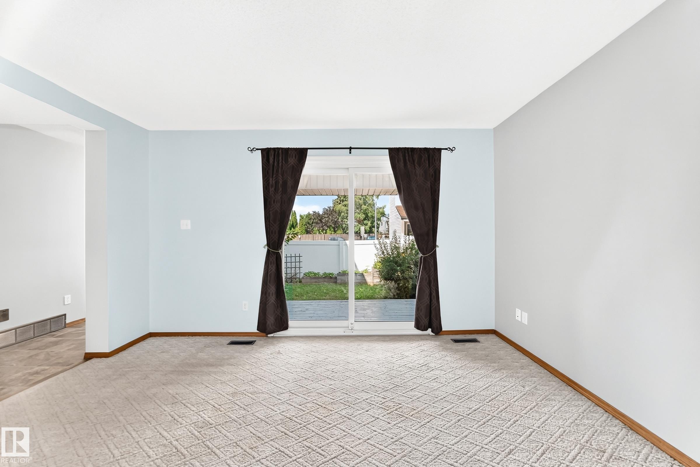 Photo 12 at 22 Woodvale Village NW, Greenview, Edmonton