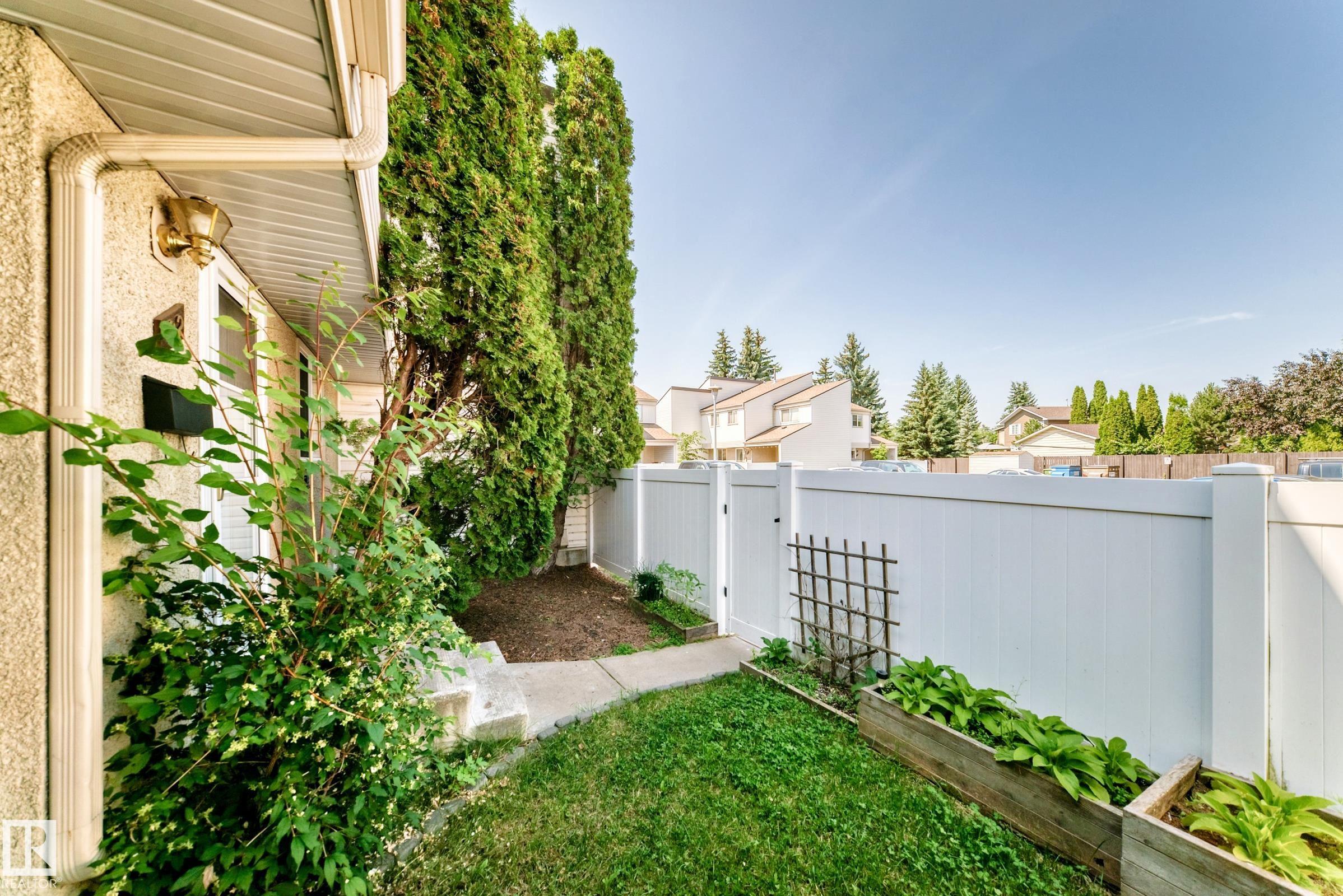 Photo 44 at 22 Woodvale Village NW, Greenview, Edmonton