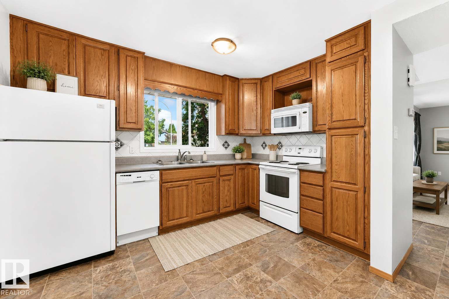 22 Woodvale Village NW, Greenview, Edmonton
