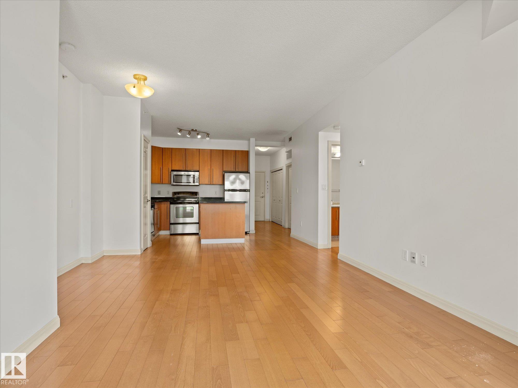 https://zimg.paragon.ice.com/ParagonImages/Property/PM/RAE/225412506/12/0/0/1d39fefeaef409bf058c63fd17eb3614/1/2b17e9d025fc5659fd377276eb031d0c/225412506-20303051-14ab-412d-9954-01c37babe30f.JPG