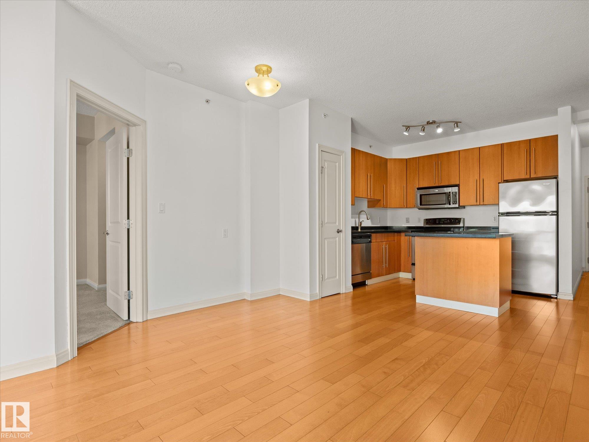 https://zimg.paragon.ice.com/ParagonImages/Property/PM/RAE/225412506/13/0/0/4c48b7c7f8b08824cdefbcb3a7e2866b/1/2b17e9d025fc5659fd377276eb031d0c/225412506-b0175341-5e83-49ab-8589-0c43e1451acf.JPG