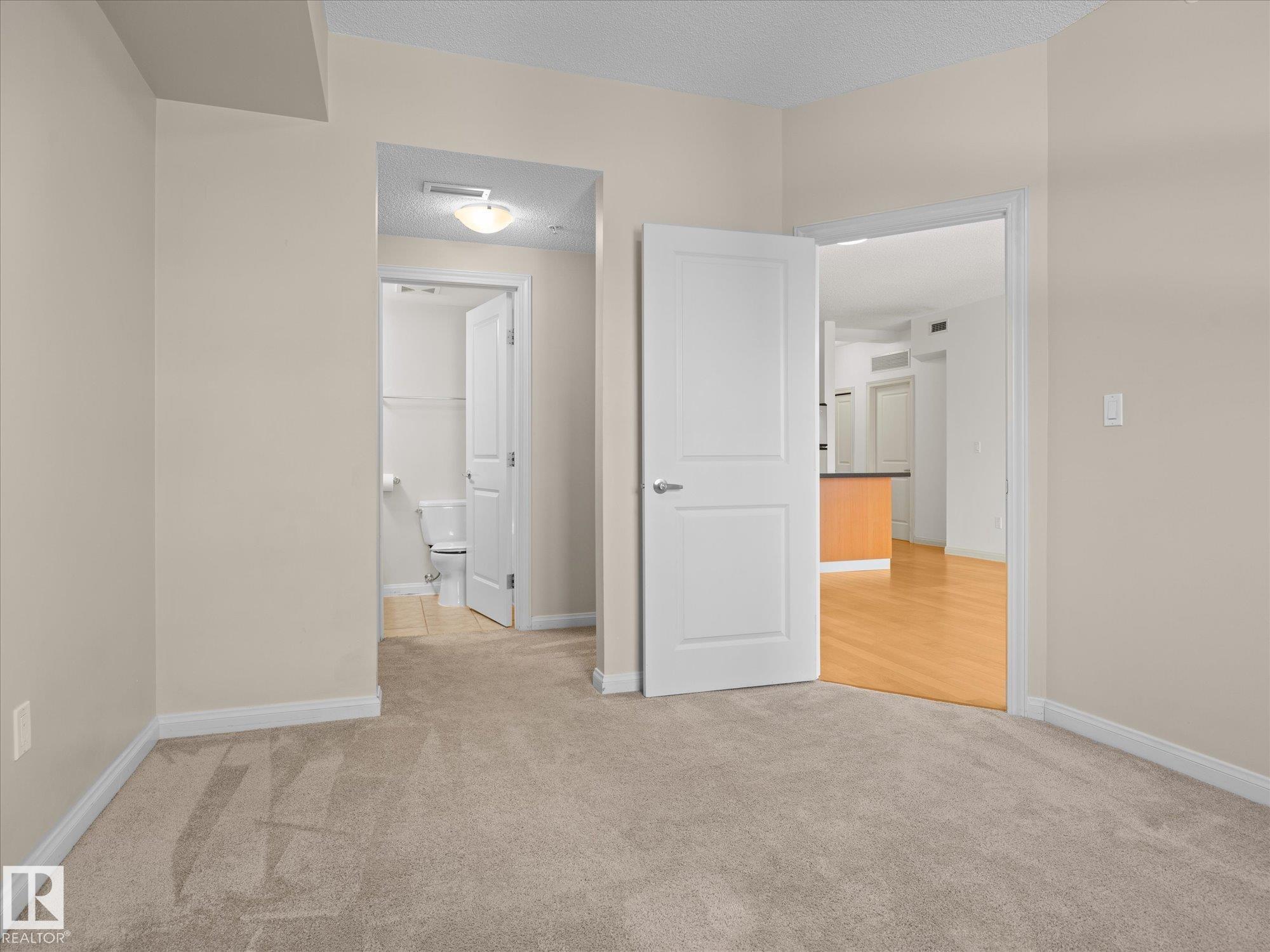 https://zimg.paragon.ice.com/ParagonImages/Property/PM/RAE/225412506/15/0/0/fc2bd6abbe805420b78024cf99b3e0ac/1/2b17e9d025fc5659fd377276eb031d0c/225412506-fc6397d2-40a9-48ab-a819-2bc1722053a3.JPG
