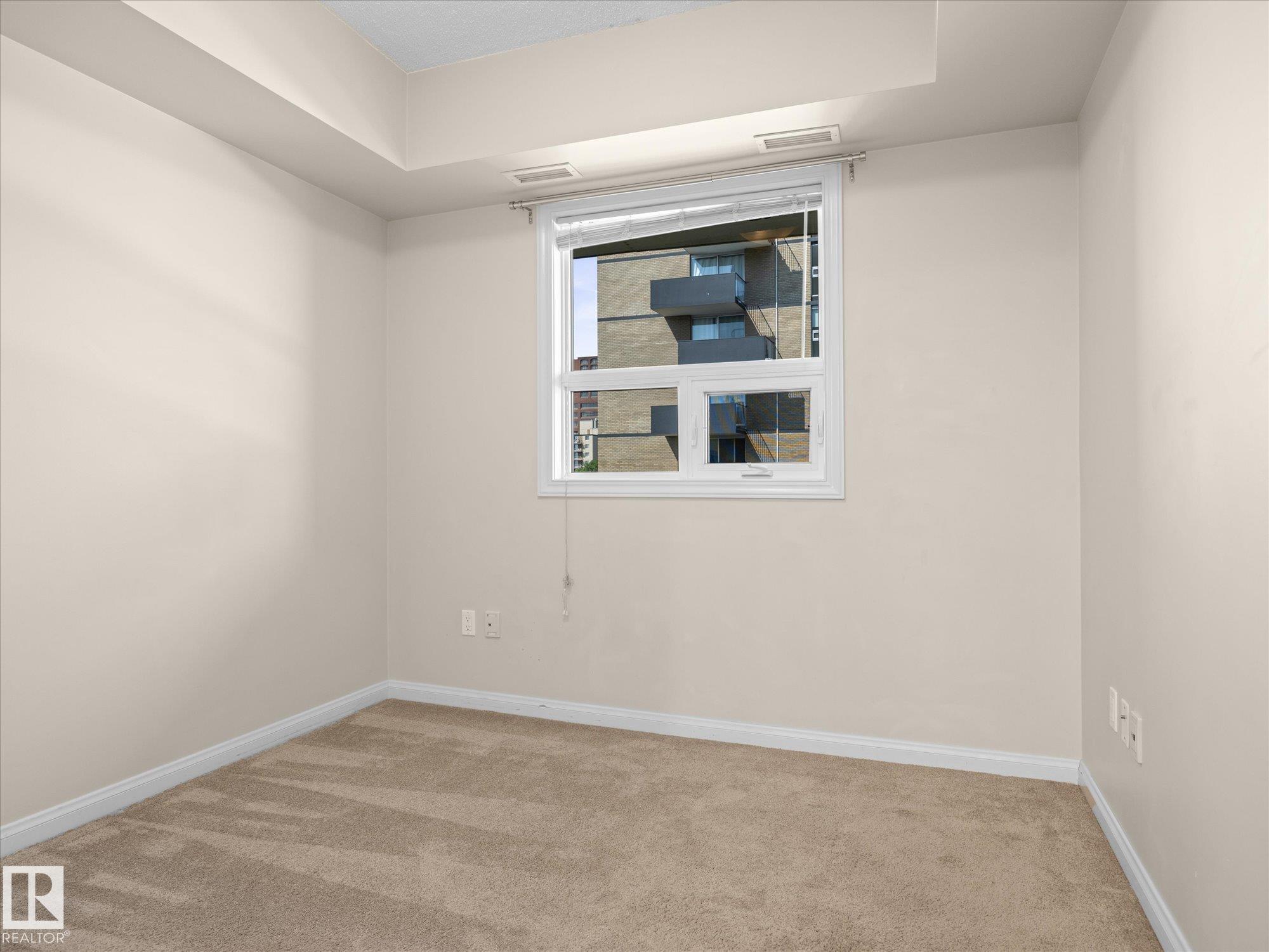 https://zimg.paragon.ice.com/ParagonImages/Property/PM/RAE/225412506/18/0/0/2e57115f38e18f4461910ecd7ed7625a/1/2b17e9d025fc5659fd377276eb031d0c/225412506-ad741e2f-f509-4573-a011-a13bc686aa47.JPG