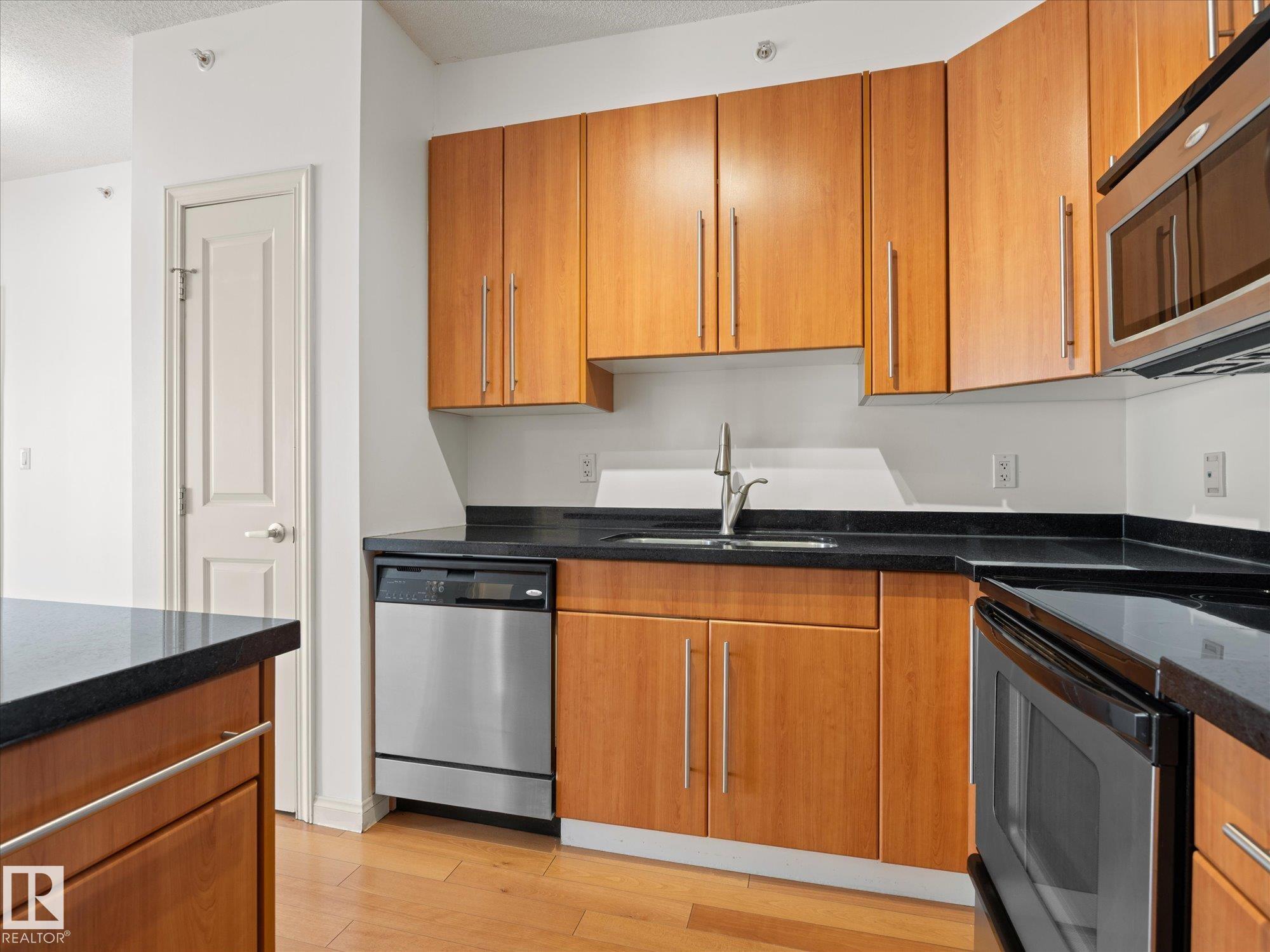 https://zimg.paragon.ice.com/ParagonImages/Property/PM/RAE/225412506/9/0/0/e272fe4ea7806be5c92d98458a90da17/1/2b17e9d025fc5659fd377276eb031d0c/225412506-62092e26-2426-46b4-a07c-1fb89ff211ce.JPG