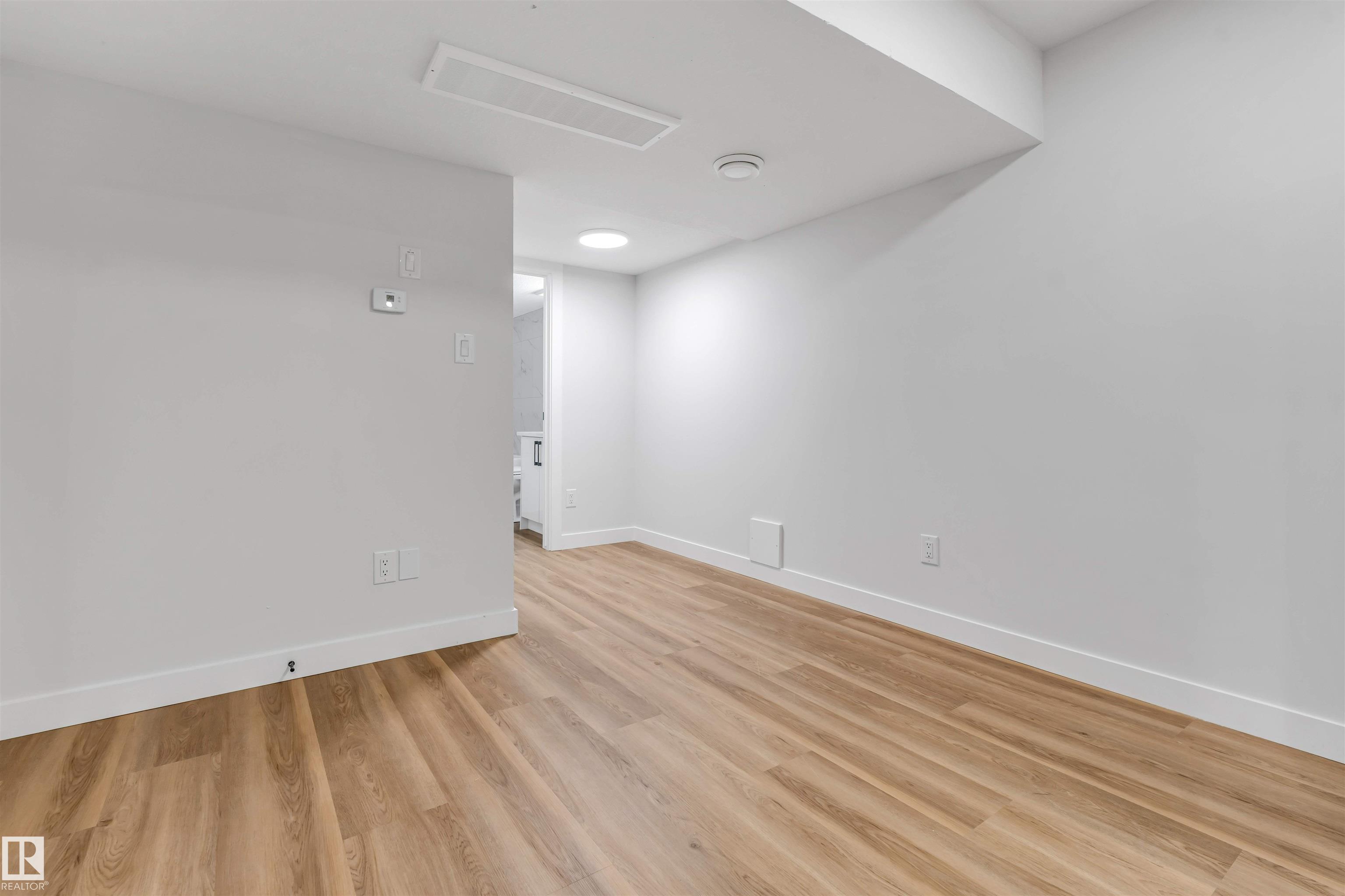 https://zimg.paragon.ice.com/ParagonImages/Property/PM/RAE/225412524/22/0/0/e70356fd19c01164fa9532297cc80b60/1/f15a23428426346837aa325e7fa605fa/225412524-6c86fef7-7225-47e0-aac7-5f4e42db7fec.JPG