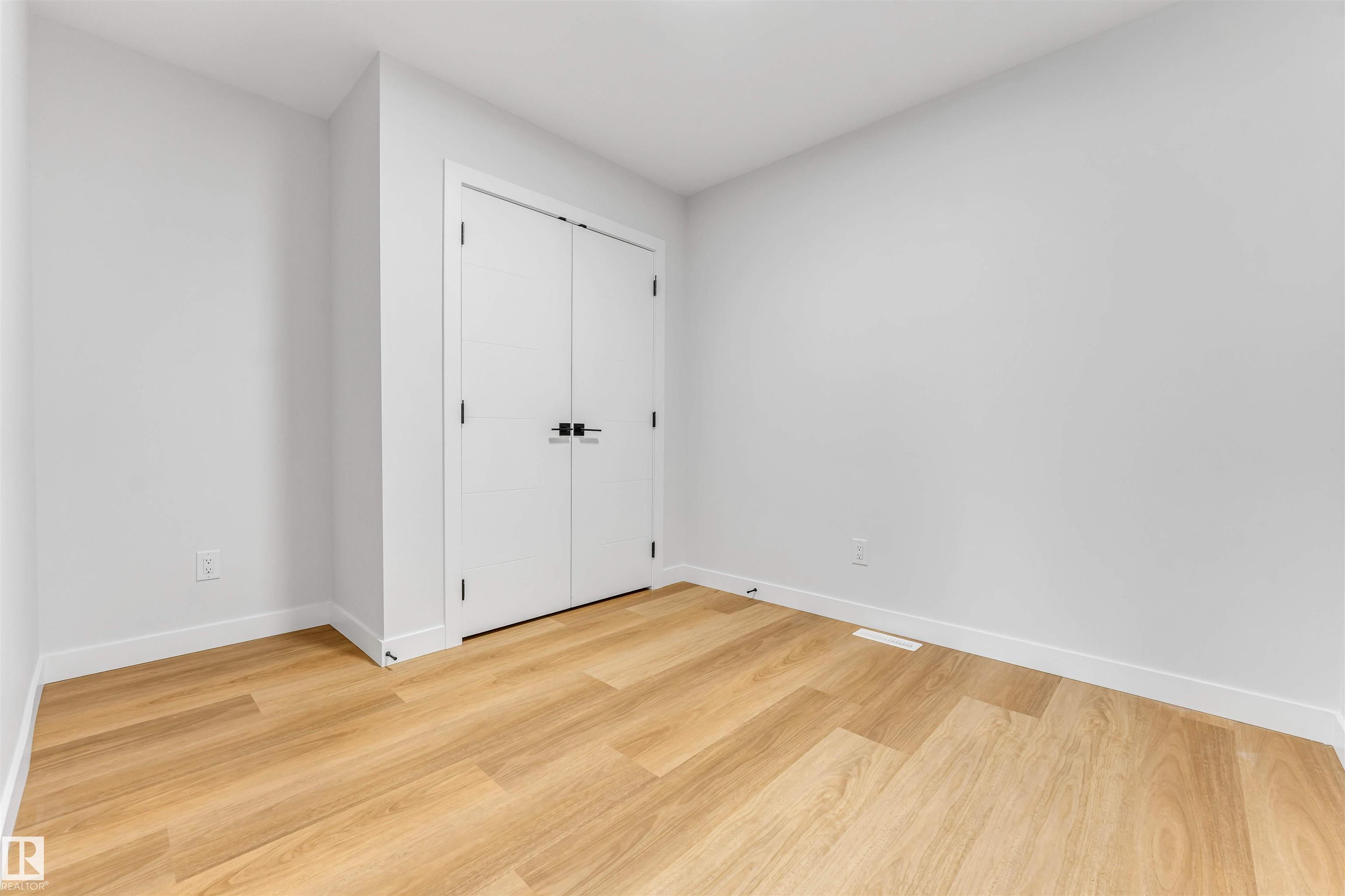 https://zimg.paragon.ice.com/ParagonImages/Property/PM/RAE/225412526/11/0/0/ec029dd499fc043e08e8f7e83357bbc9/1/deea63b99b07f3402c6fc92cc57e801d/225412526-a4913c59-c629-41e7-a2ea-7b6cba034bd2.JPG