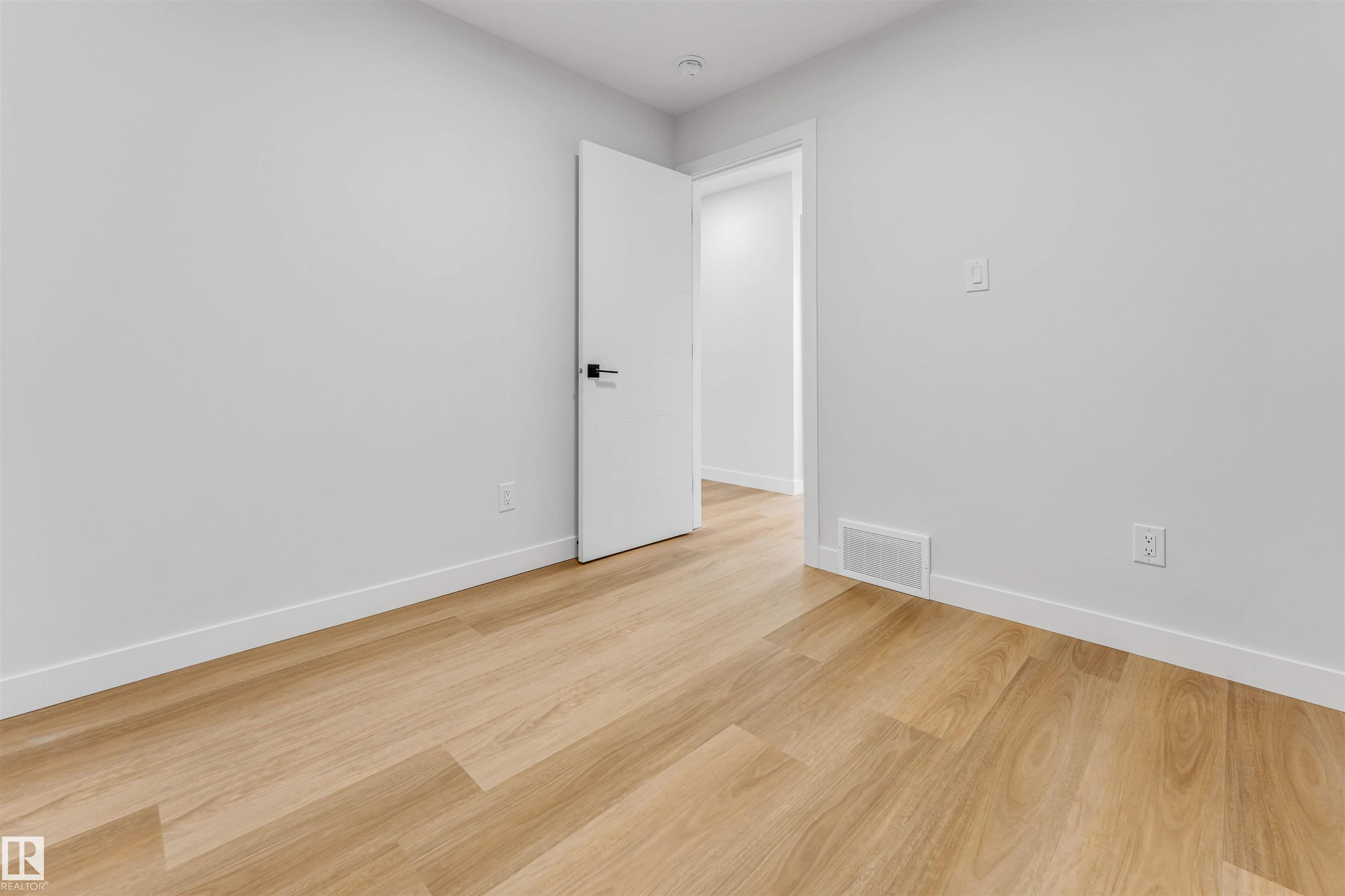 https://zimg.paragon.ice.com/ParagonImages/Property/PM/RAE/225412526/12/0/0/1fbb0fee418fe19d2affbaa745edaddf/1/deea63b99b07f3402c6fc92cc57e801d/225412526-9c4fb285-7228-493e-98a1-c131452966c7.JPG
