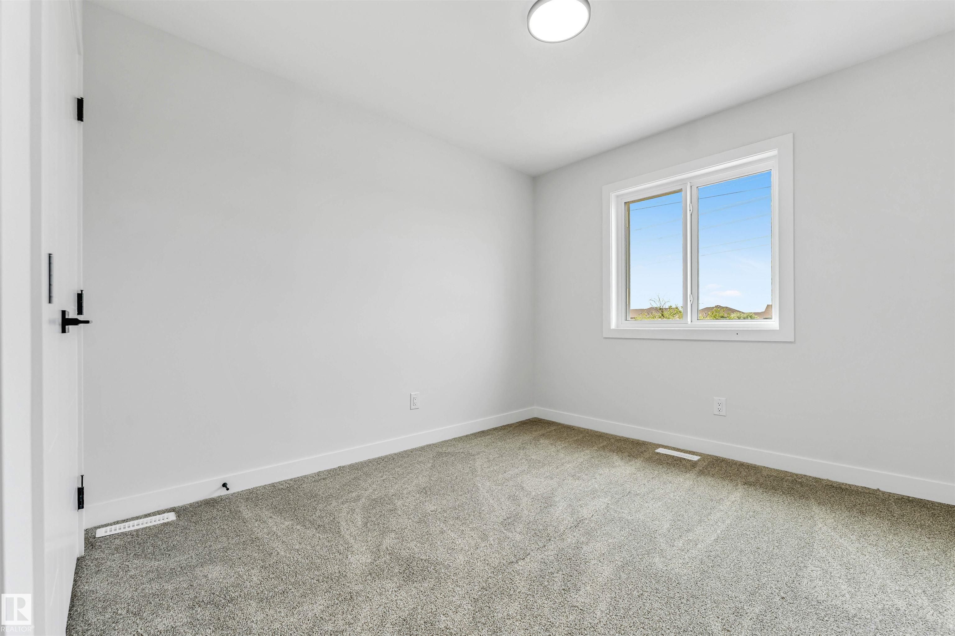 https://zimg.paragon.ice.com/ParagonImages/Property/PM/RAE/225412526/27/0/0/e1b11bcd08c6f9cb7480a3558ba40771/1/deea63b99b07f3402c6fc92cc57e801d/225412526-500d8102-3463-4387-a094-d287f10987ac.JPG