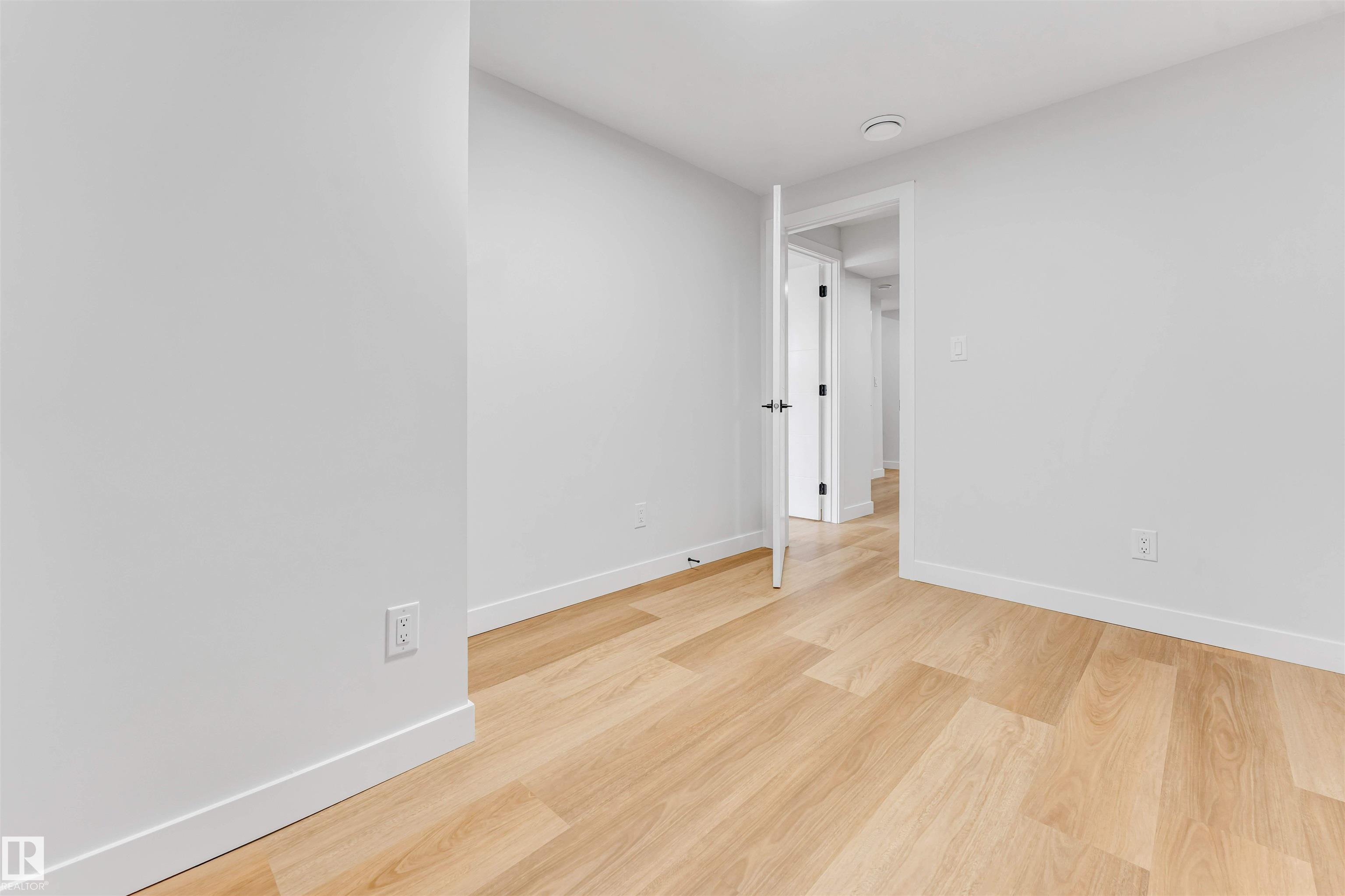 https://zimg.paragon.ice.com/ParagonImages/Property/PM/RAE/225412526/37/0/0/166816d1bc1b240c2751c3fc951c88c1/1/deea63b99b07f3402c6fc92cc57e801d/225412526-56799e8e-7281-473d-a231-593fab8cc246.JPG