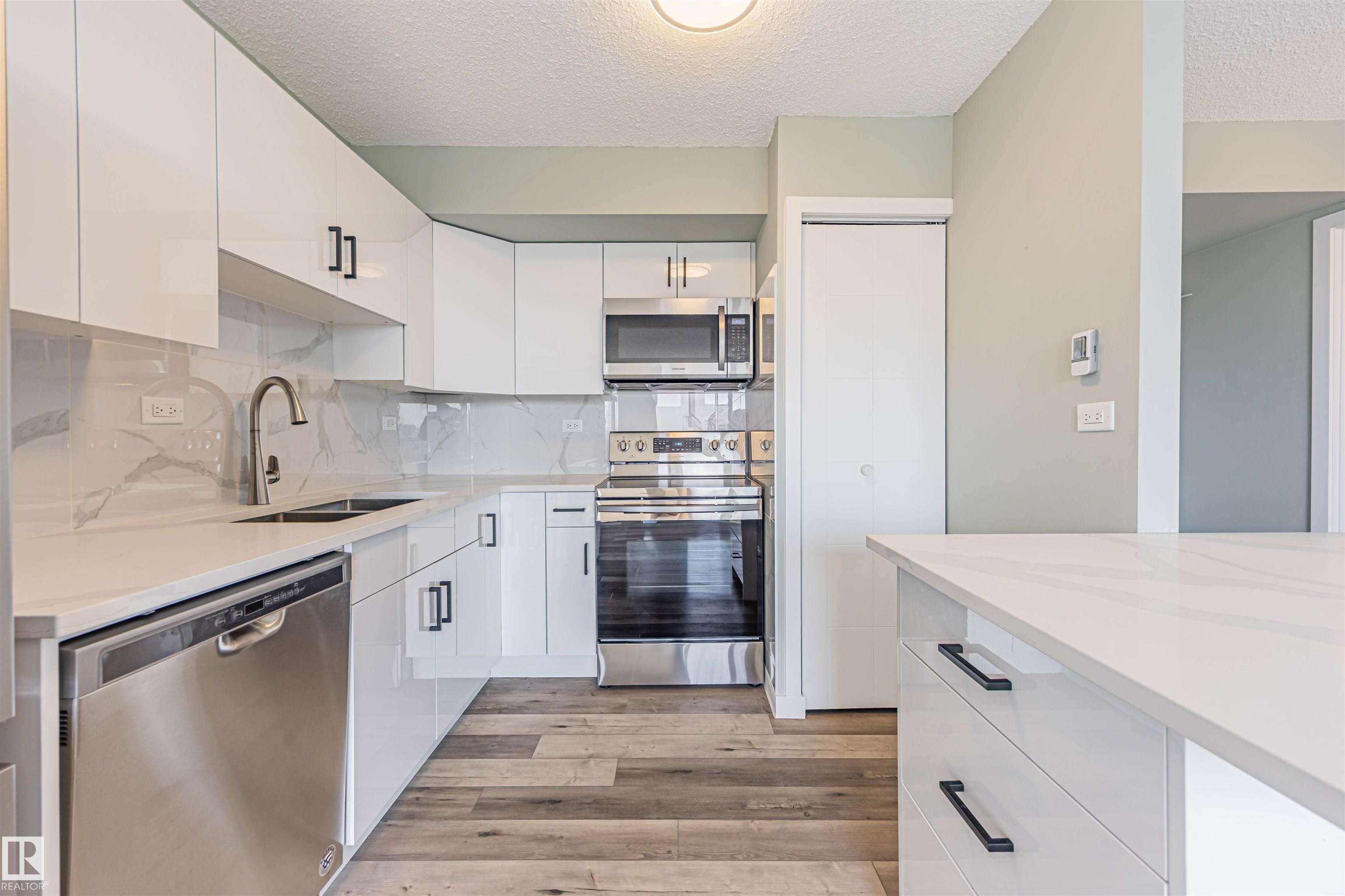 1705 - 10150 117 Street NW, Wîhkwêntôwin, Edmonton