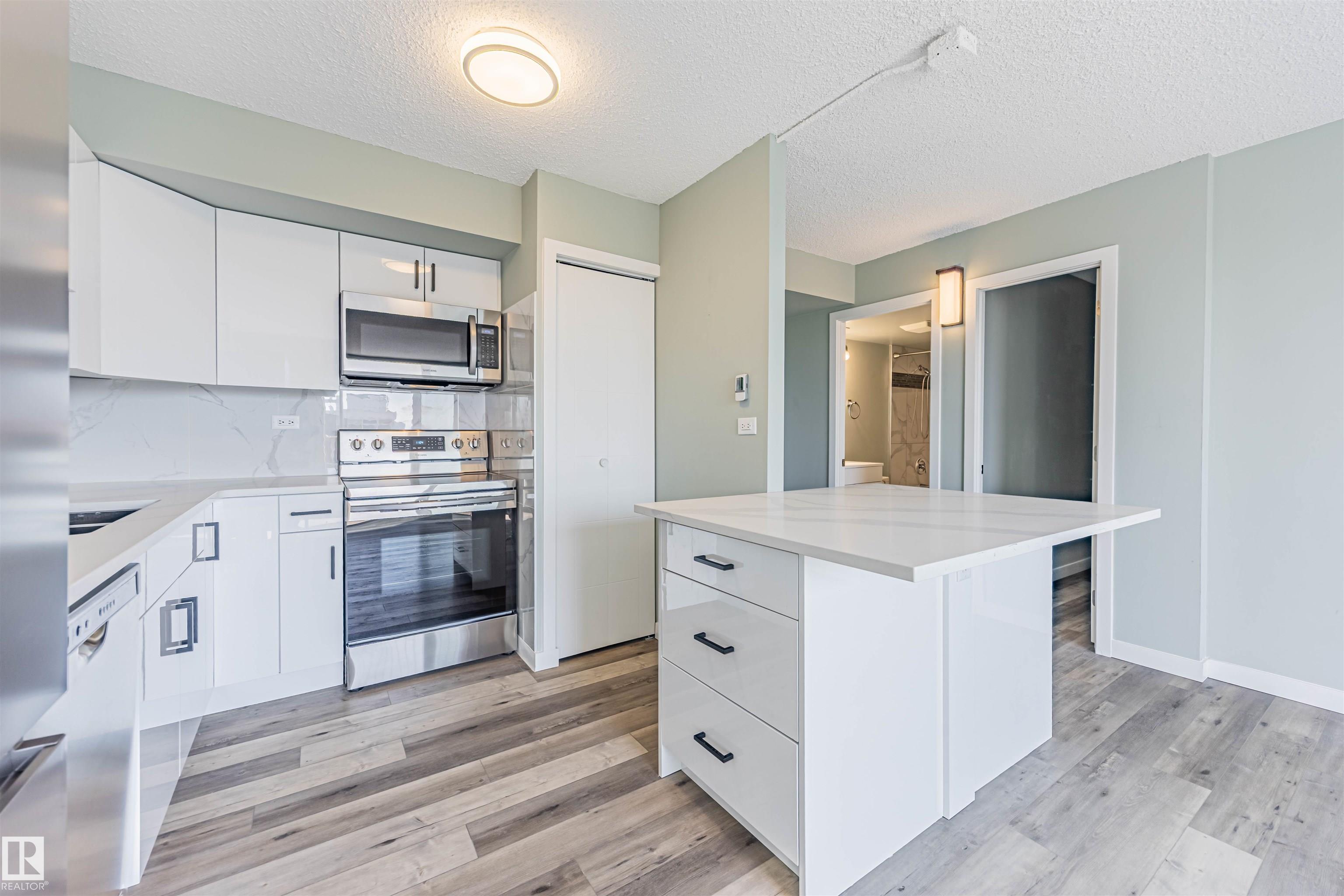 Photo 11 at 1705 - 10150 117 Street NW, Wîhkwêntôwin, Edmonton