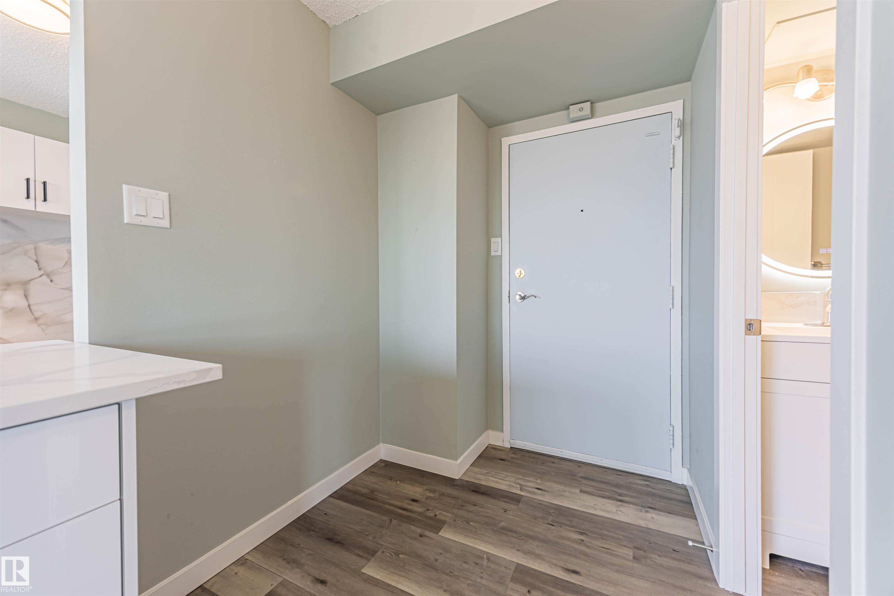 Photo 6 at 1705 - 10150 117 Street NW, Wîhkwêntôwin, Edmonton