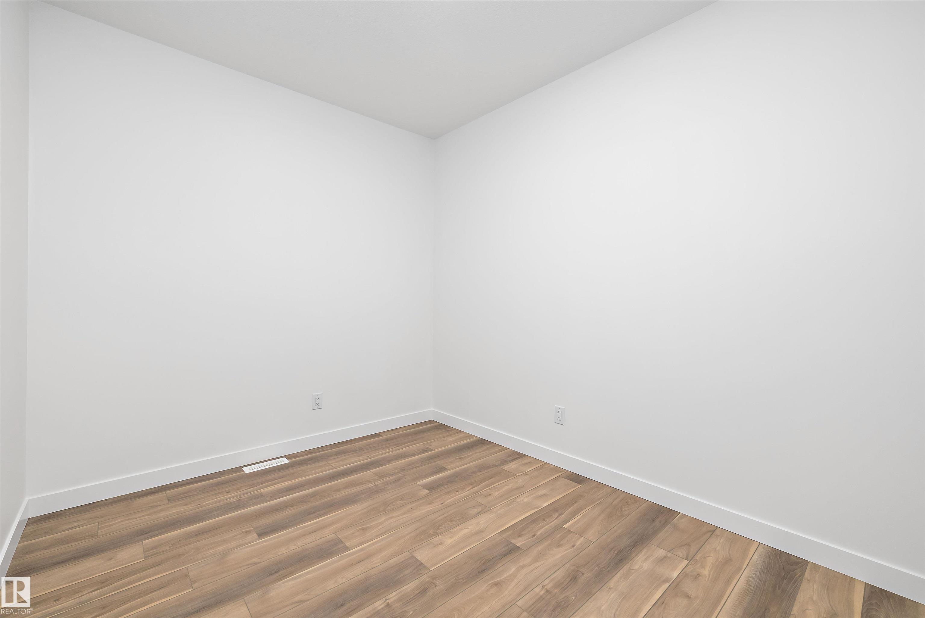 https://zimg.paragon.ice.com/ParagonImages/Property/PM/RAE/225412539/19/0/0/a65ede21eed19f011b70a0230ac33ba4/1/9999e6063e586deefb79399e658a6ed8/225412539-F54F05FB-9F2B-4F55-89EF-92E5F68750D8.JPG