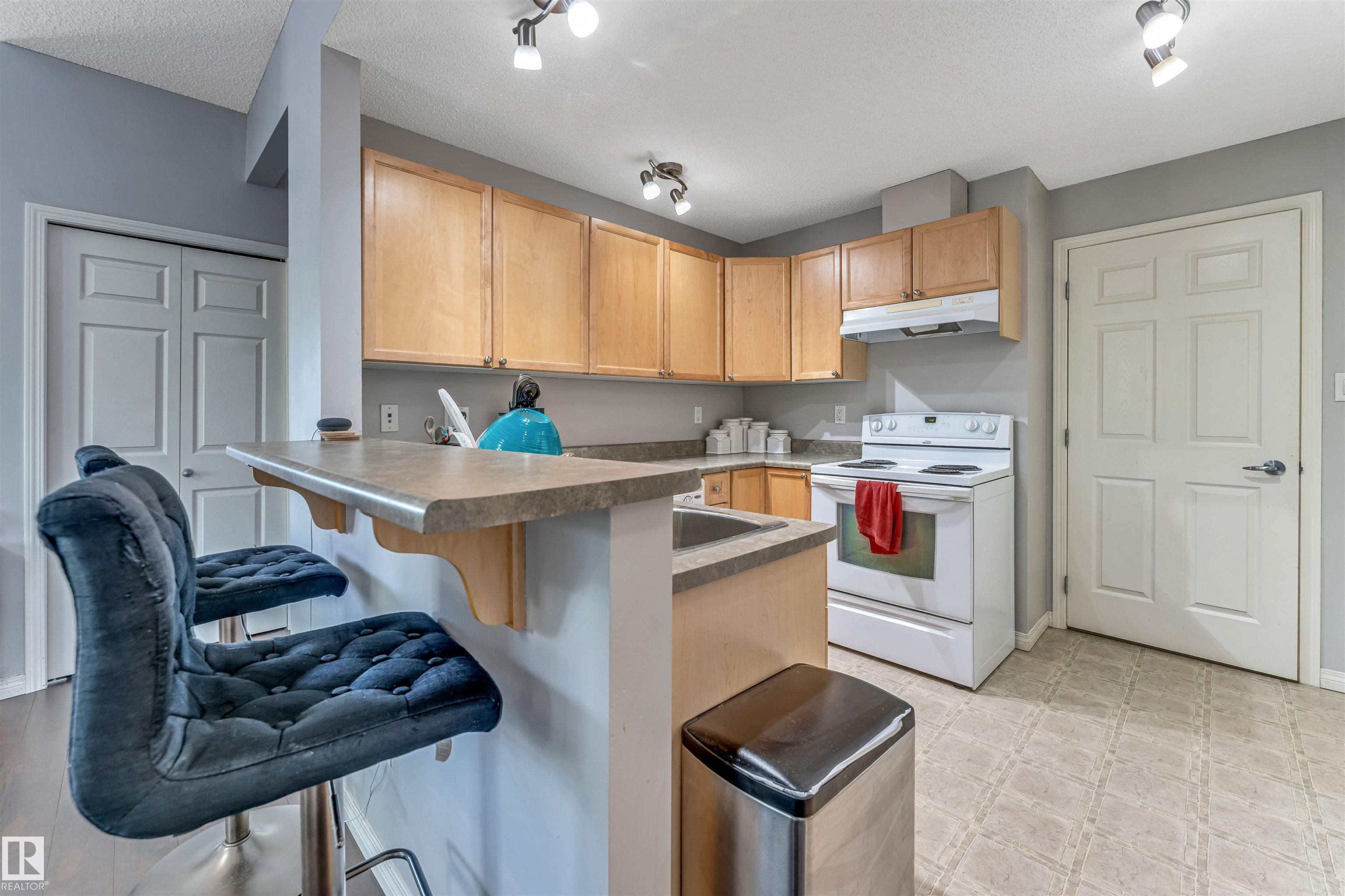 Photo 4 at 102 - 3040 Spence Wynd SW, Summerside, Edmonton