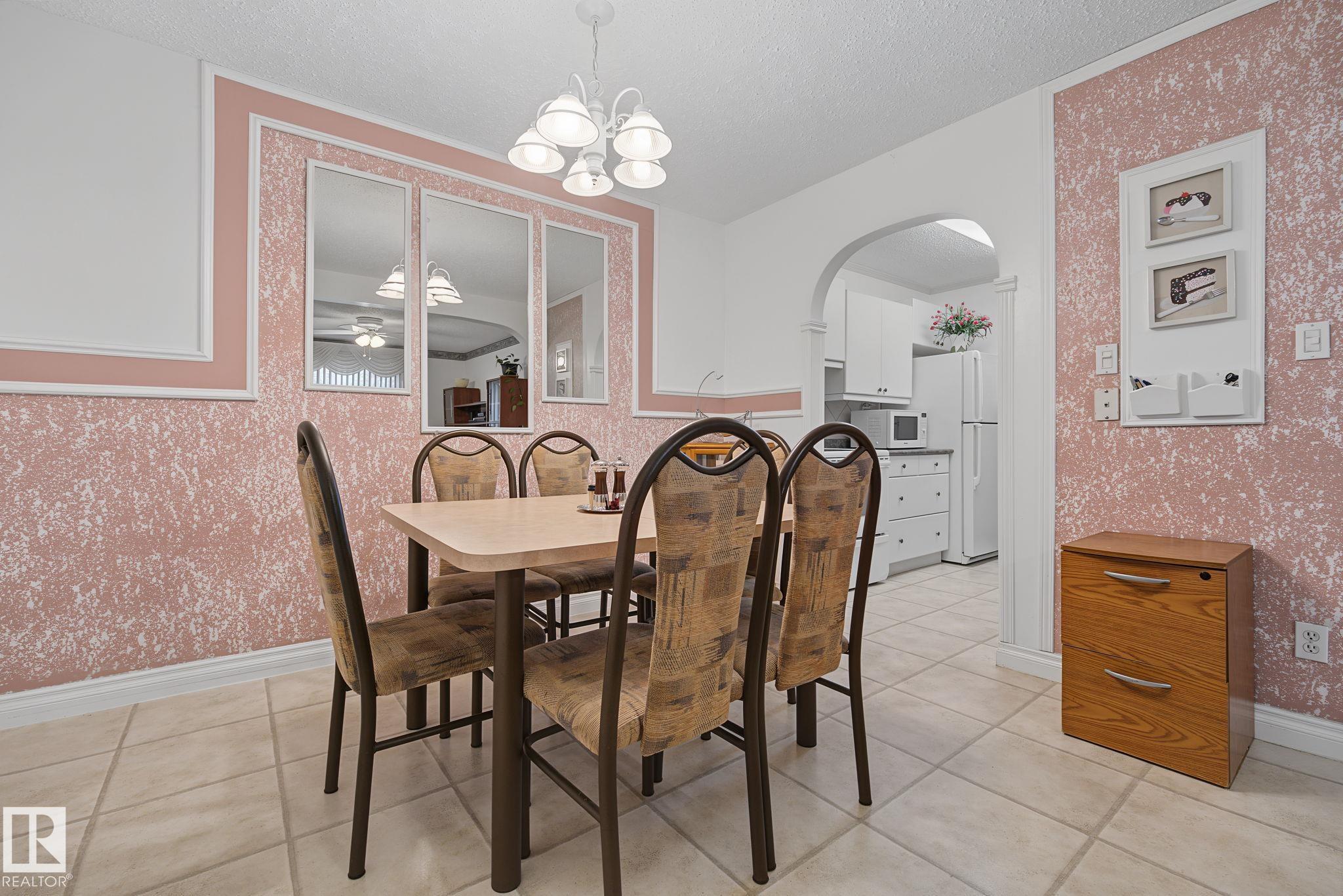 https://zimg.paragon.ice.com/ParagonImages/Property/PM/RAE/225412563/11/0/0/c5bd9a8a0e3fb72d3bfd412974528e7d/1/6bc1447a3e982f1776bffa17ddd44f43/225412563-35552d45-e4e3-4069-8df0-6ddc1659b682.JPG