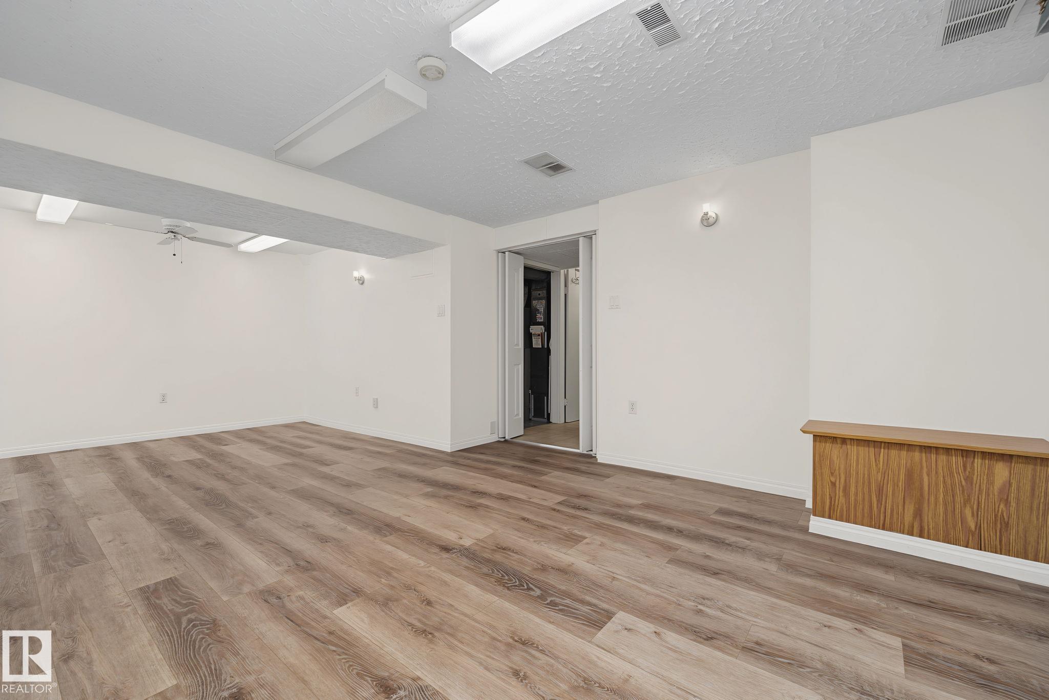 https://zimg.paragon.ice.com/ParagonImages/Property/PM/RAE/225412563/35/0/0/feeb28042279a65f4adaa1305465bed3/1/6bc1447a3e982f1776bffa17ddd44f43/225412563-dedd5e74-a8c8-453e-b317-15786cc51d04.JPG