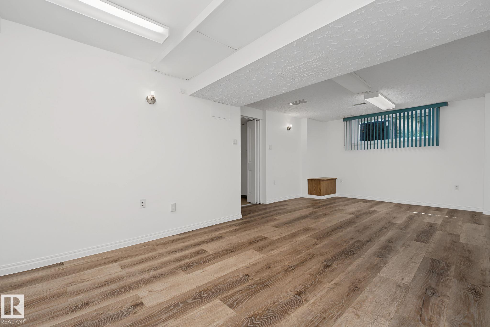 https://zimg.paragon.ice.com/ParagonImages/Property/PM/RAE/225412563/36/0/0/9a59951d6de1fcb734a95c813cbc79f1/1/6bc1447a3e982f1776bffa17ddd44f43/225412563-d1393278-6cc5-45f6-8a8e-4f95dc083674.JPG