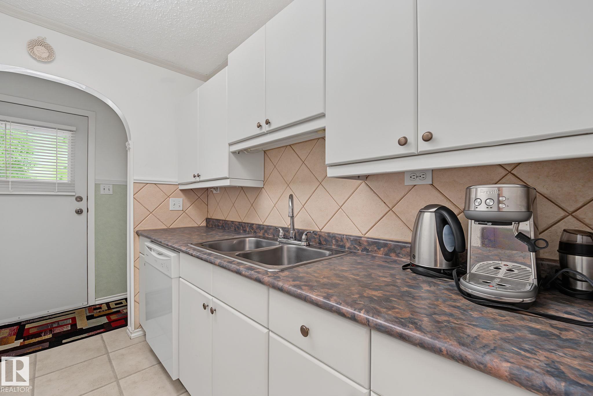 https://zimg.paragon.ice.com/ParagonImages/Property/PM/RAE/225412563/7/0/0/19bc38dabf20528119550cf18298604b/1/6bc1447a3e982f1776bffa17ddd44f43/225412563-54aba01e-70e6-4756-b6f0-1045de575691.JPG