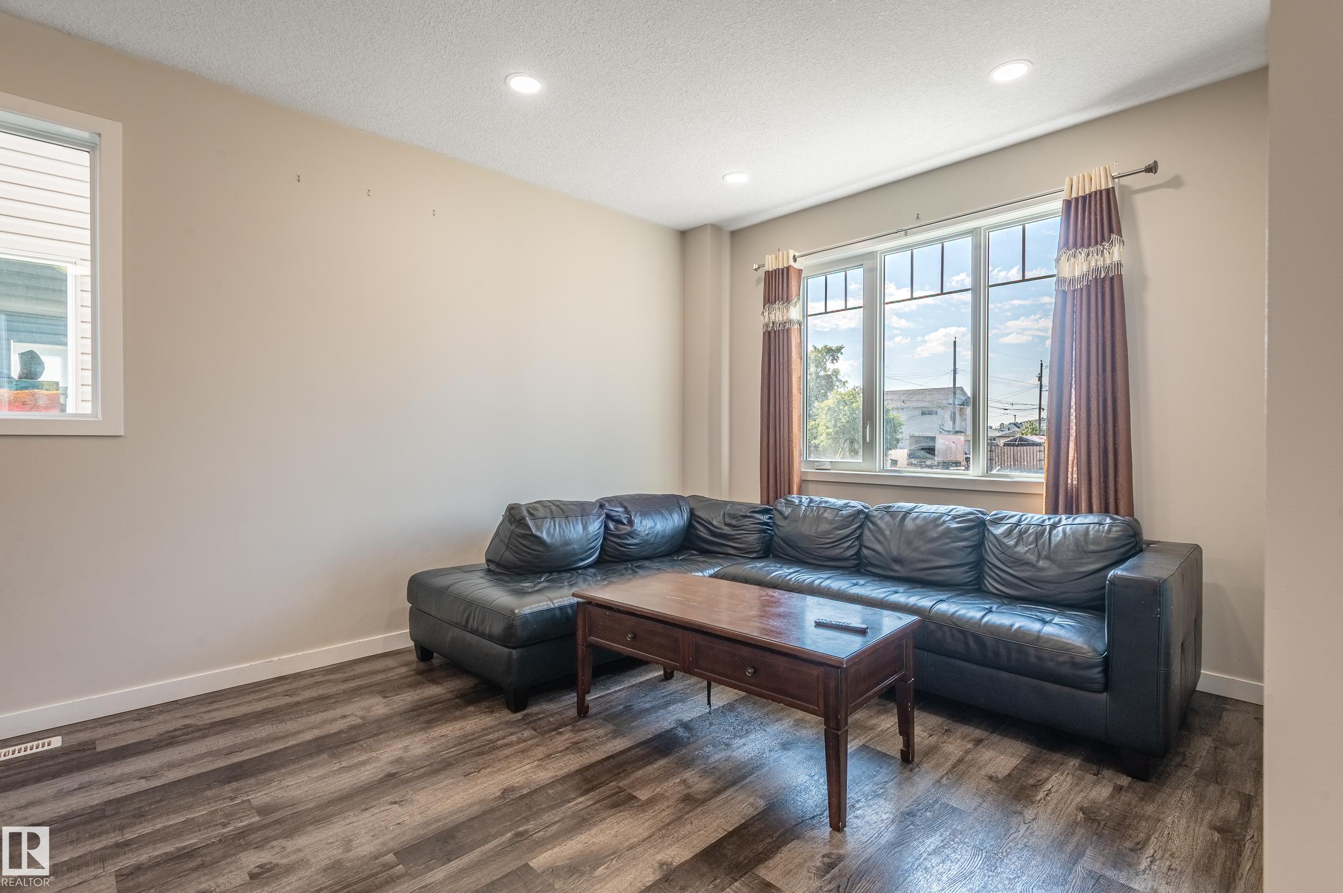 15928 100 Avenue NW, Glenwood, Edmonton