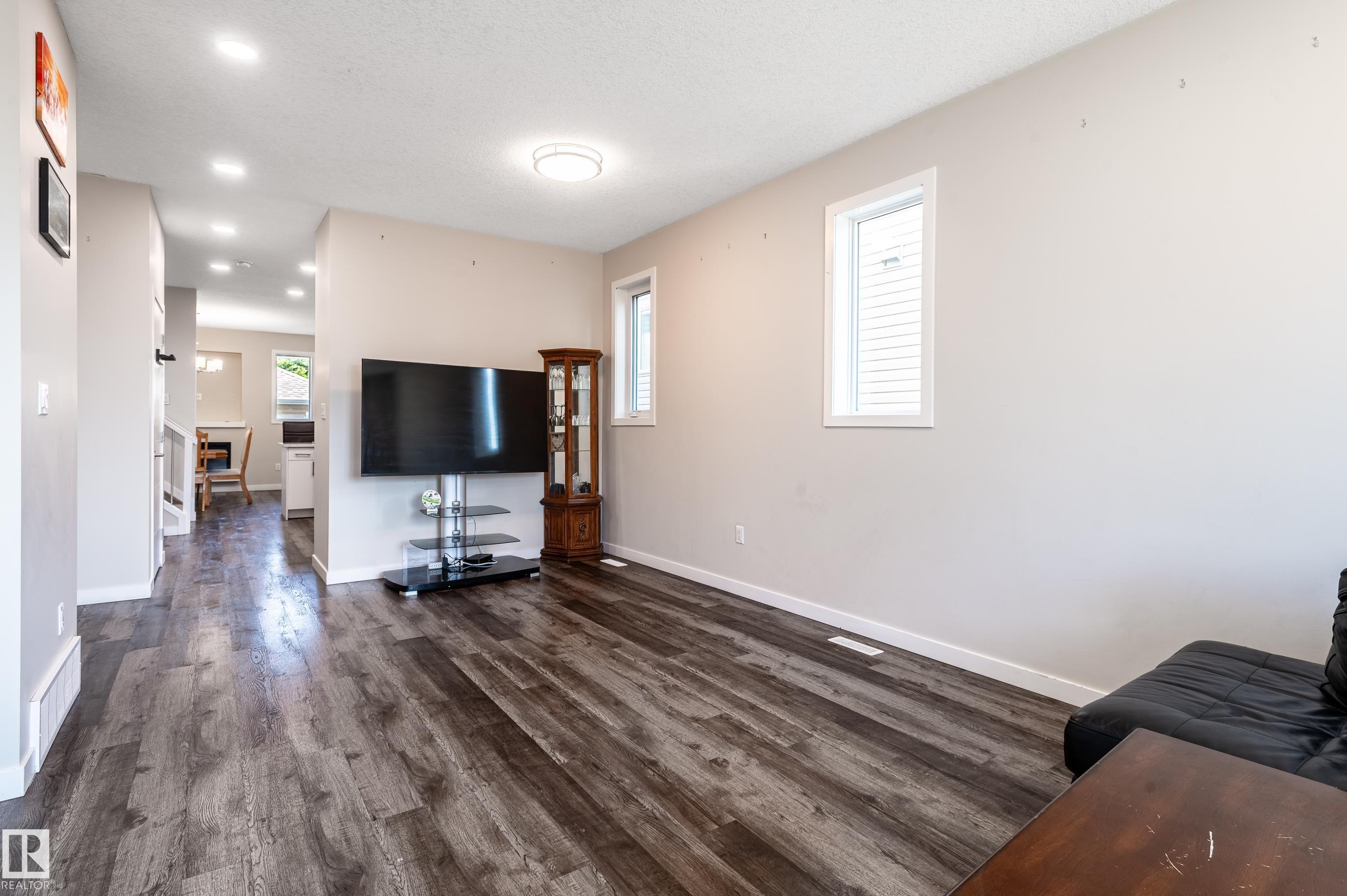 Photo 8 at 15928 100 Avenue NW, Glenwood, Edmonton