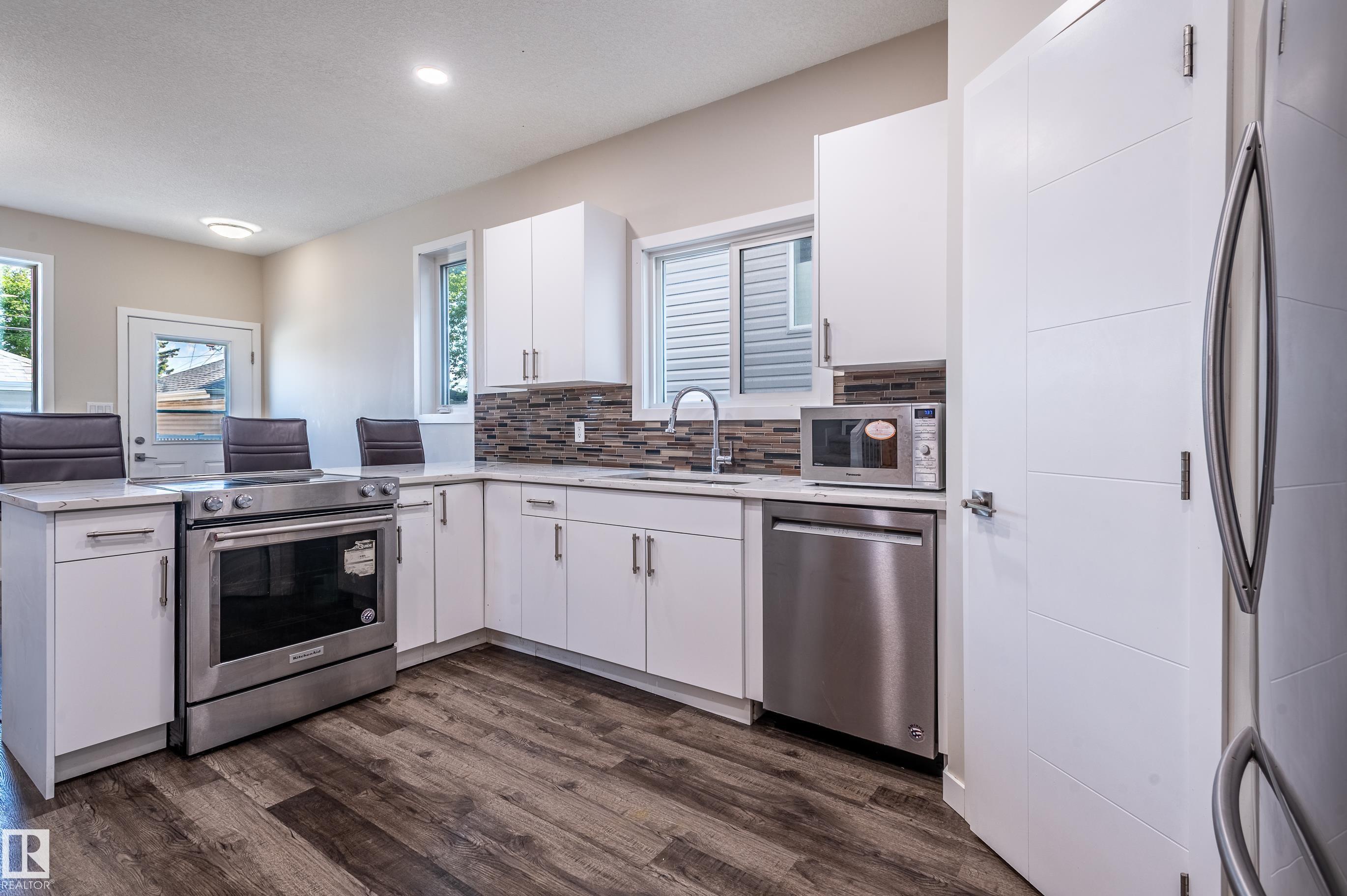 Photo 9 at 15928 100 Avenue NW, Glenwood, Edmonton