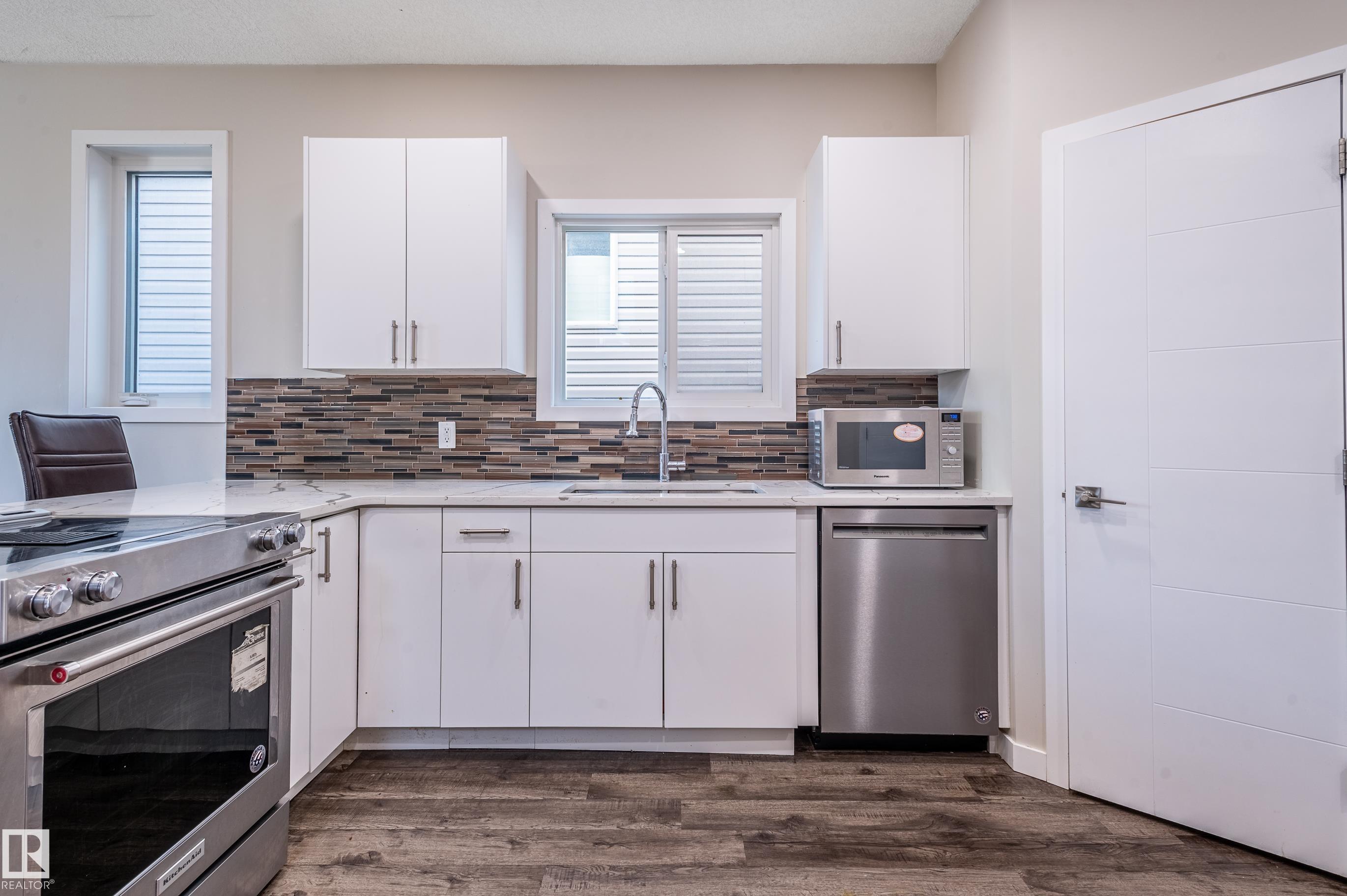 Photo 10 at 15928 100 Avenue NW, Glenwood, Edmonton