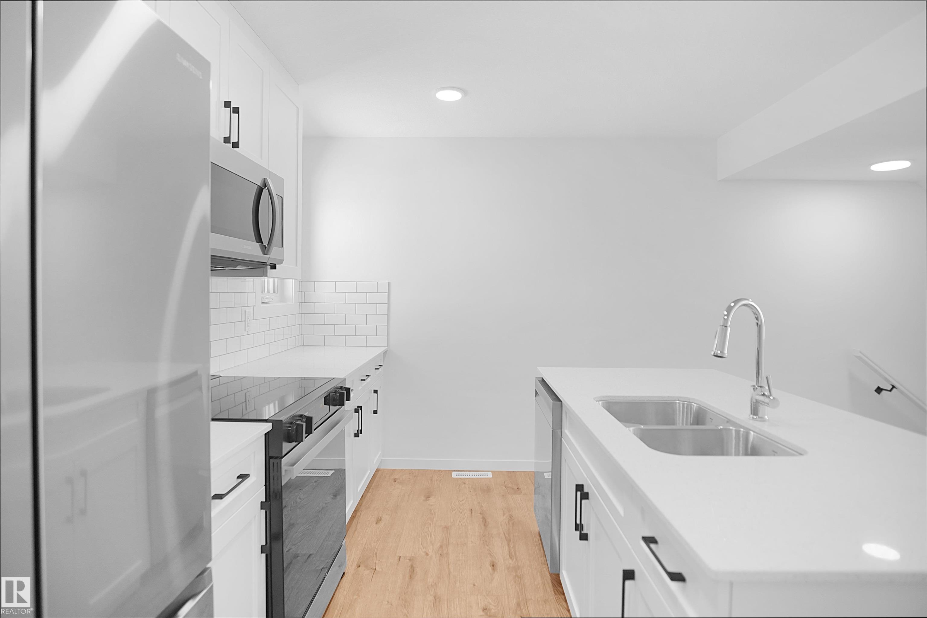 https://zimg.paragon.ice.com/ParagonImages/Property/PM/RAE/225412605/16/0/0/e60953575cec336ea189b4dad5f1e9c7/1/d867d6ec8e9a8f36506341ce7c72d9eb/225412605-B4C62A84-902E-4729-8088-7A6F048D3D7A.JPG