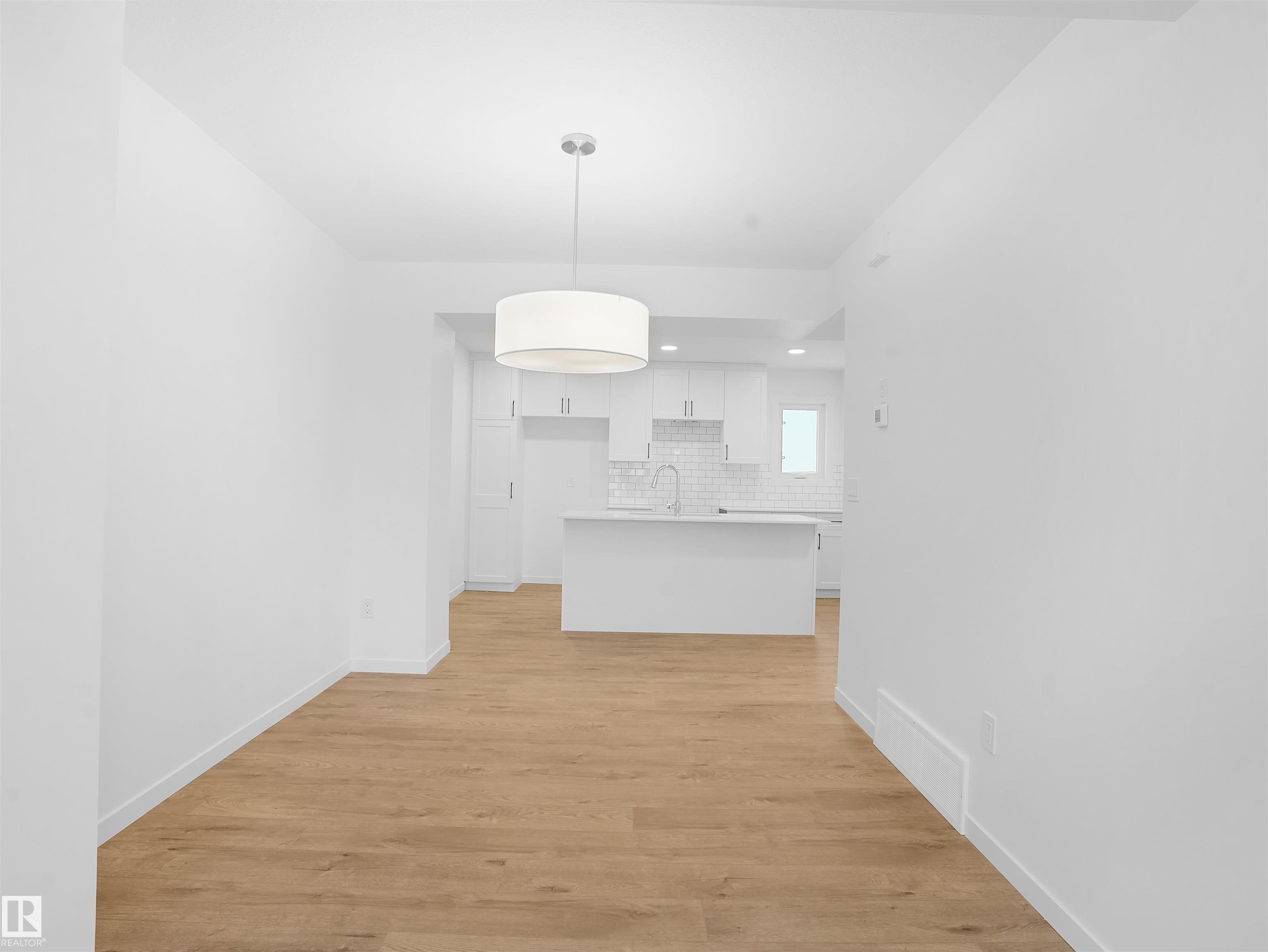 https://zimg.paragon.ice.com/ParagonImages/Property/PM/RAE/225412605/9/0/0/de0c00fd679597546e408e2c7117622c/1/d867d6ec8e9a8f36506341ce7c72d9eb/225412605-6989FE25-980E-4D02-85AB-22B438664032.JPG