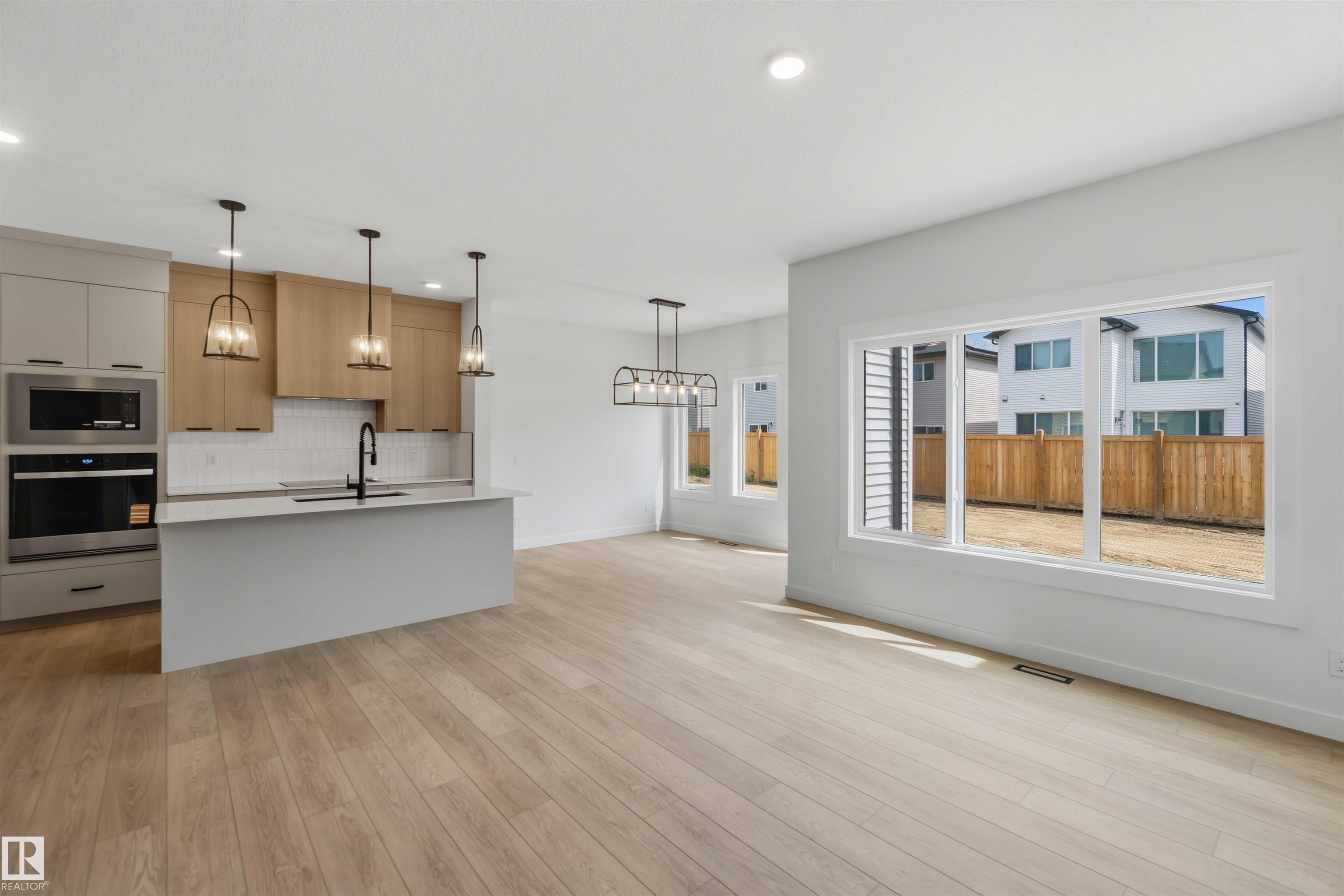 Photo 7 at 5872 Raven Crescent NW, Kinglet Gardens, Edmonton