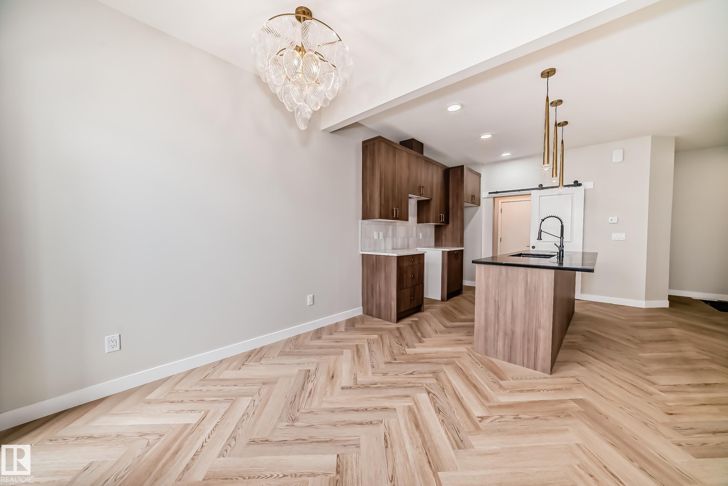 https://zimg.paragon.ice.com/ParagonImages/Property/PM/RAE/225412624/10/0/0/48ae993cedf48093be50a7eb96ae3efa/1/e911a193e11406528fef12d085208a84/225412624-44611064-2299-4e14-a8c4-96c631ea373b.JPG