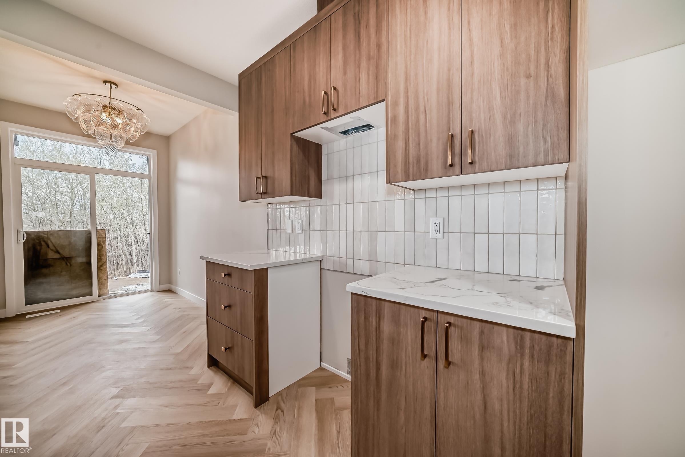 https://zimg.paragon.ice.com/ParagonImages/Property/PM/RAE/225412624/6/0/0/3e87d79ad3010dd2a88eb7a30417f95a/1/e911a193e11406528fef12d085208a84/225412624-78f07d28-a99f-4caa-8505-fe7dfb137147.JPG