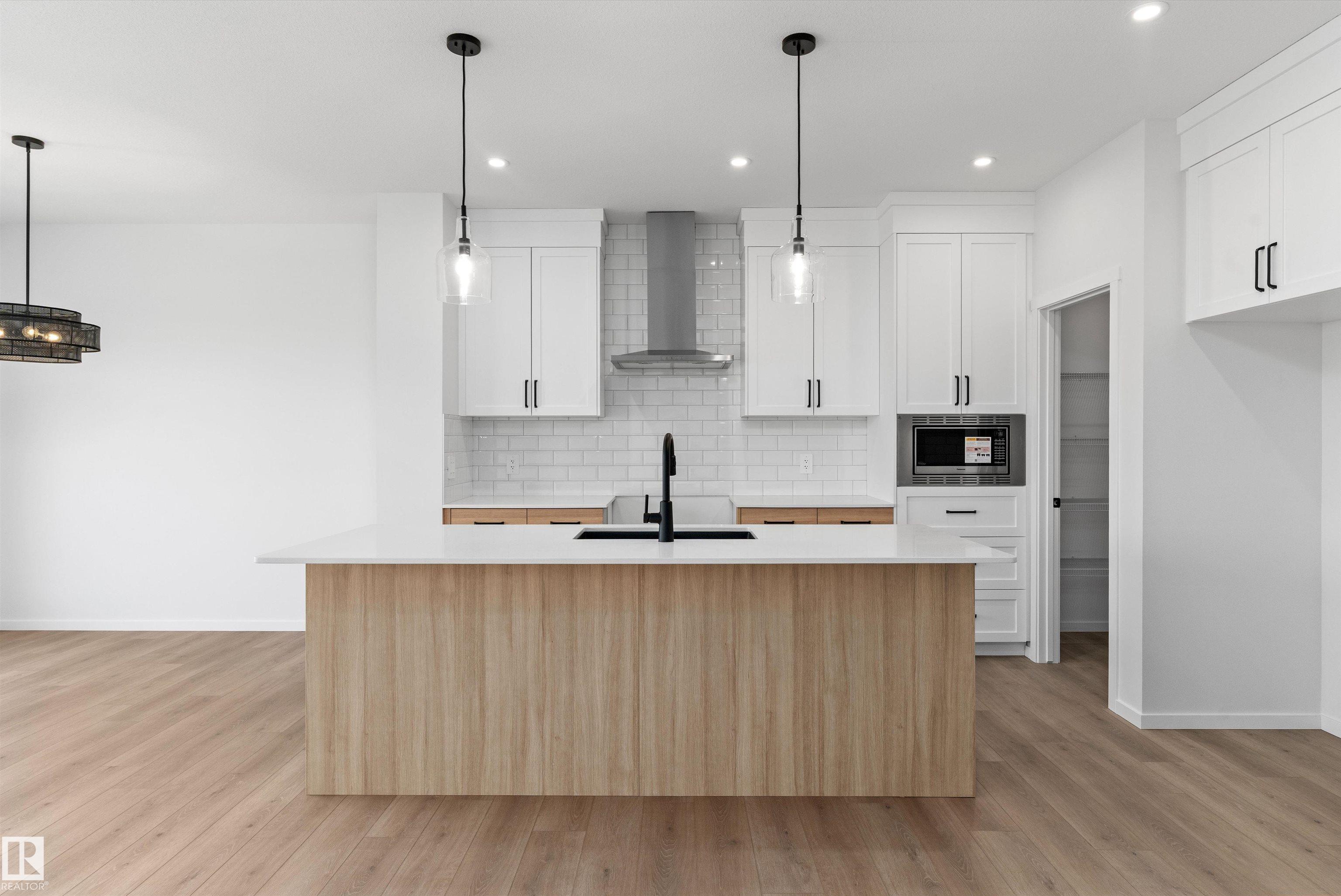 https://zimg.paragon.ice.com/ParagonImages/Property/PM/RAE/225412651/12/0/0/c3d5651dc8221ee496294db4c36bbbb3/1/1c36f3f52f72b98506cce4a958ed4a4b/225412651-8e346807-2b05-4964-ad7a-83f5b9536505.JPG