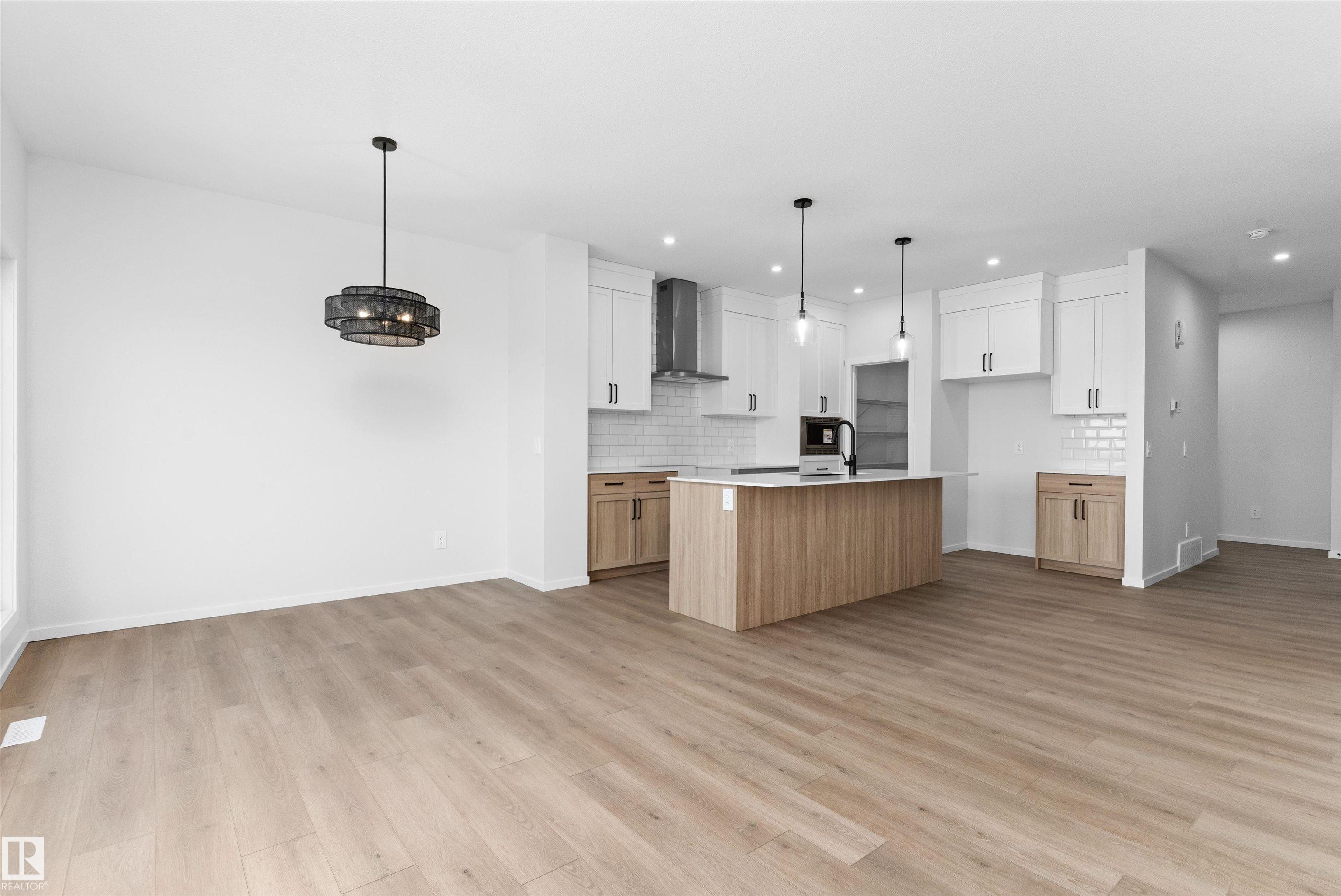 https://zimg.paragon.ice.com/ParagonImages/Property/PM/RAE/225412651/9/0/0/ff414b1e89af6d5c6365bd7f522ab203/1/1c36f3f52f72b98506cce4a958ed4a4b/225412651-38dabac6-d73b-4099-8a31-bcf594de2d77.JPG