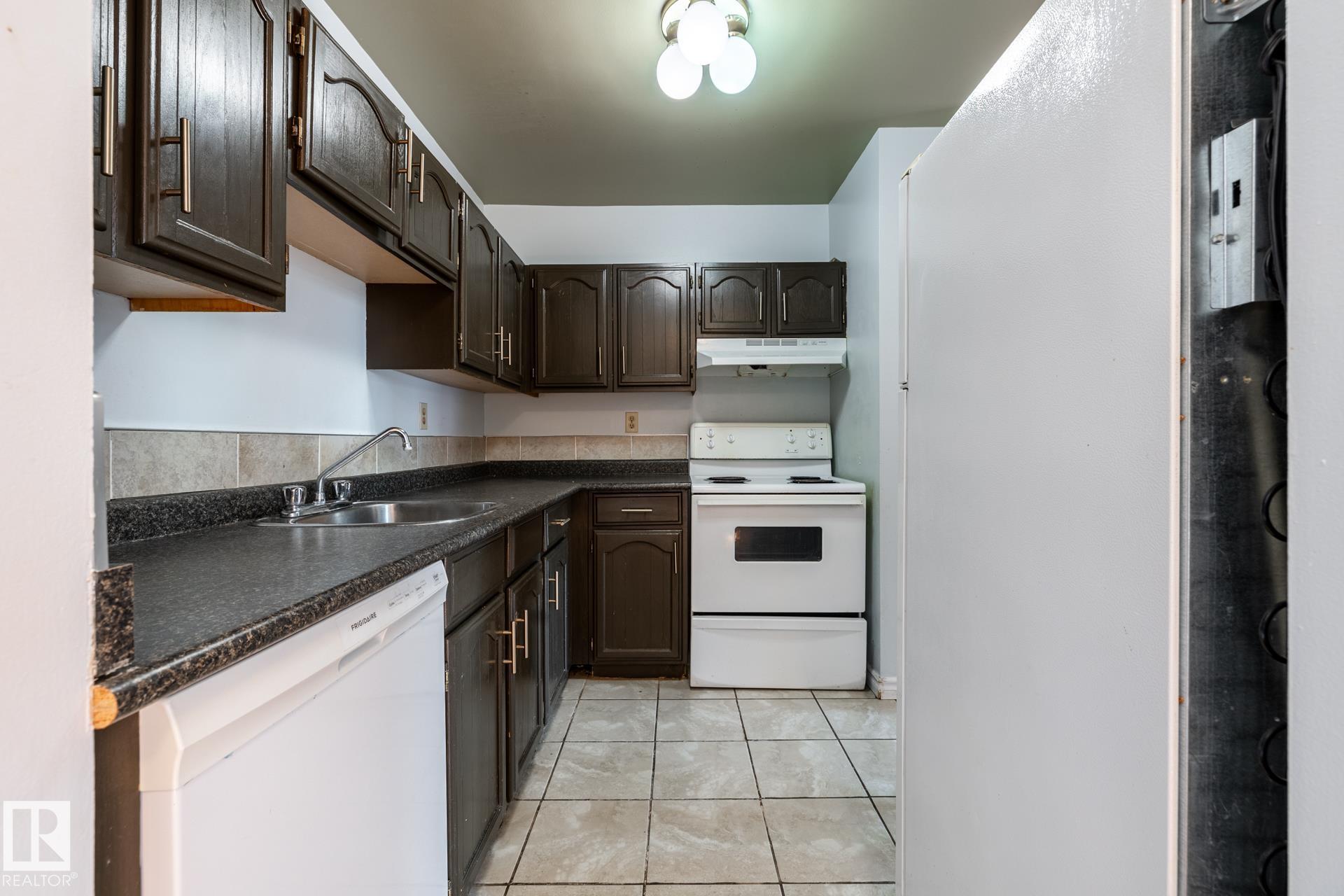 https://zimg.paragon.ice.com/ParagonImages/Property/PM/RAE/225412666/17/0/0/1ab589de41296dc50adacb6a35ccb73a/1/387f2c48e83f68582528b912e89ae886/225412666-762411df-7fad-403a-9d8d-83ed347e31c4.JPG
