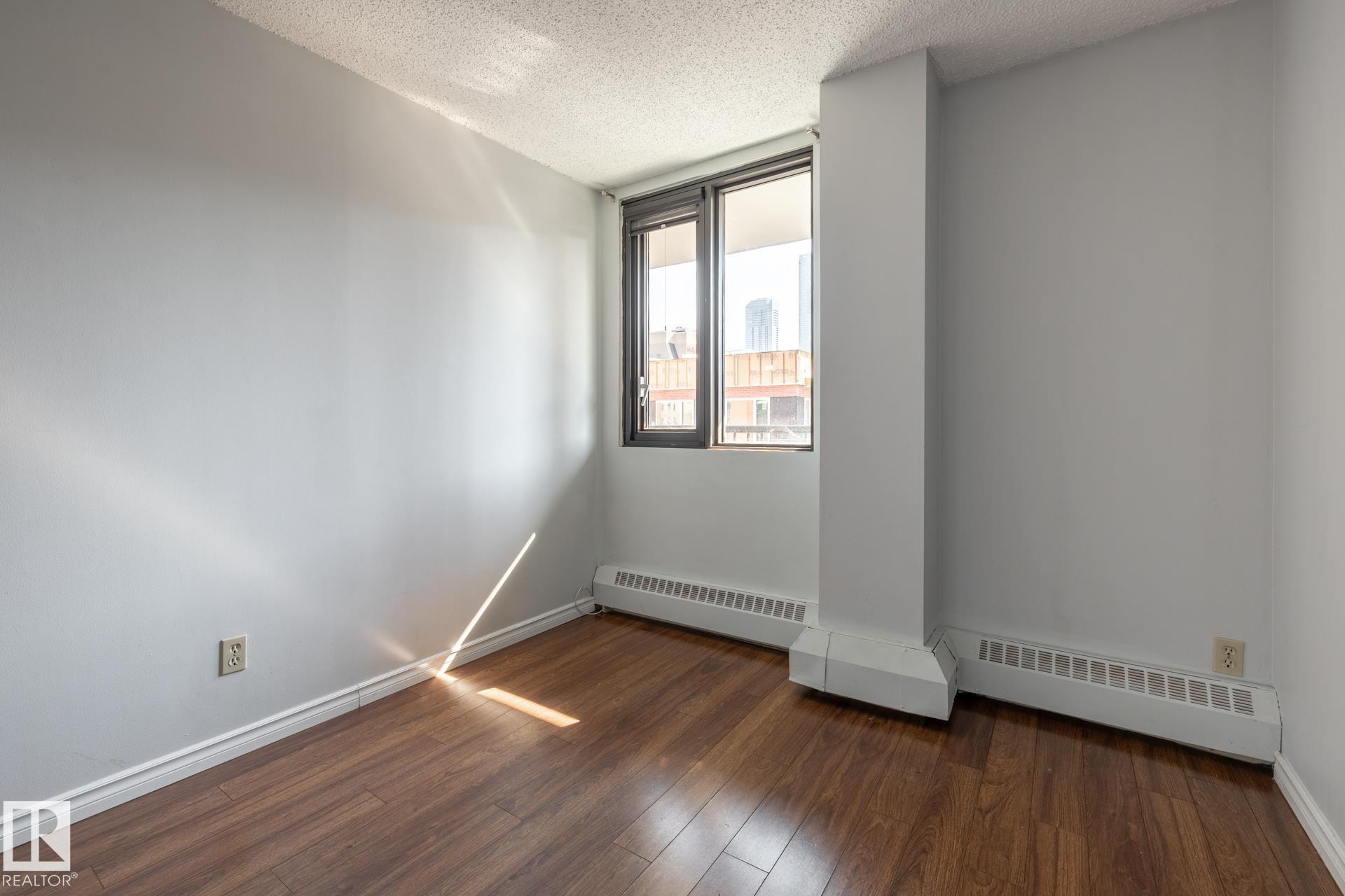 https://zimg.paragon.ice.com/ParagonImages/Property/PM/RAE/225412666/27/0/0/359aaea4bd2c25b6c65a3f7136a5b513/1/387f2c48e83f68582528b912e89ae886/225412666-94756690-2809-46d5-ad89-e3ffa40eaf9d.JPG