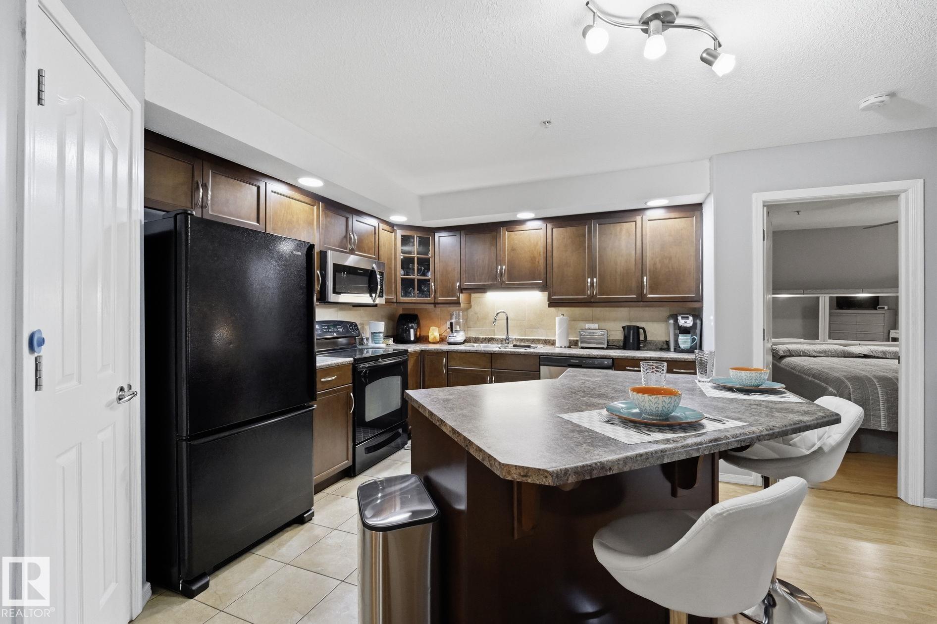 https://zimg.paragon.ice.com/ParagonImages/Property/PM/RAE/225412696/10/0/0/be577c9345e21df11bdce46a9d74245d/1/8301a3830e875ec6ab80b47f6bfef3be/225412696-4bd5e40d-bca3-4f16-9bf7-5163823fb58c.JPG