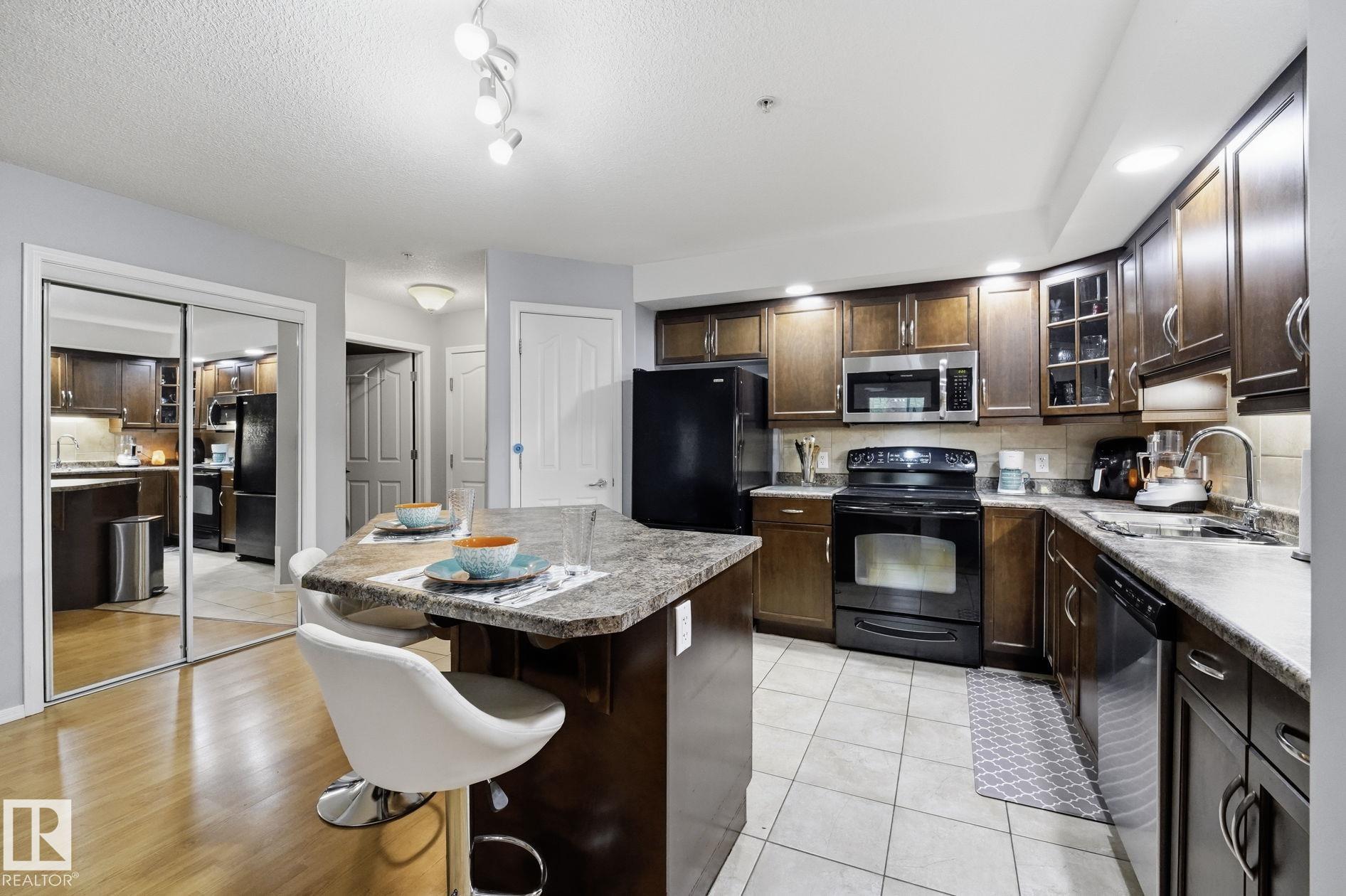 https://zimg.paragon.ice.com/ParagonImages/Property/PM/RAE/225412696/13/0/0/dd9325323c1305017c85e90a72c962f1/1/8301a3830e875ec6ab80b47f6bfef3be/225412696-113a67c2-b8ed-4d50-8ca6-85c21f20724a.JPG