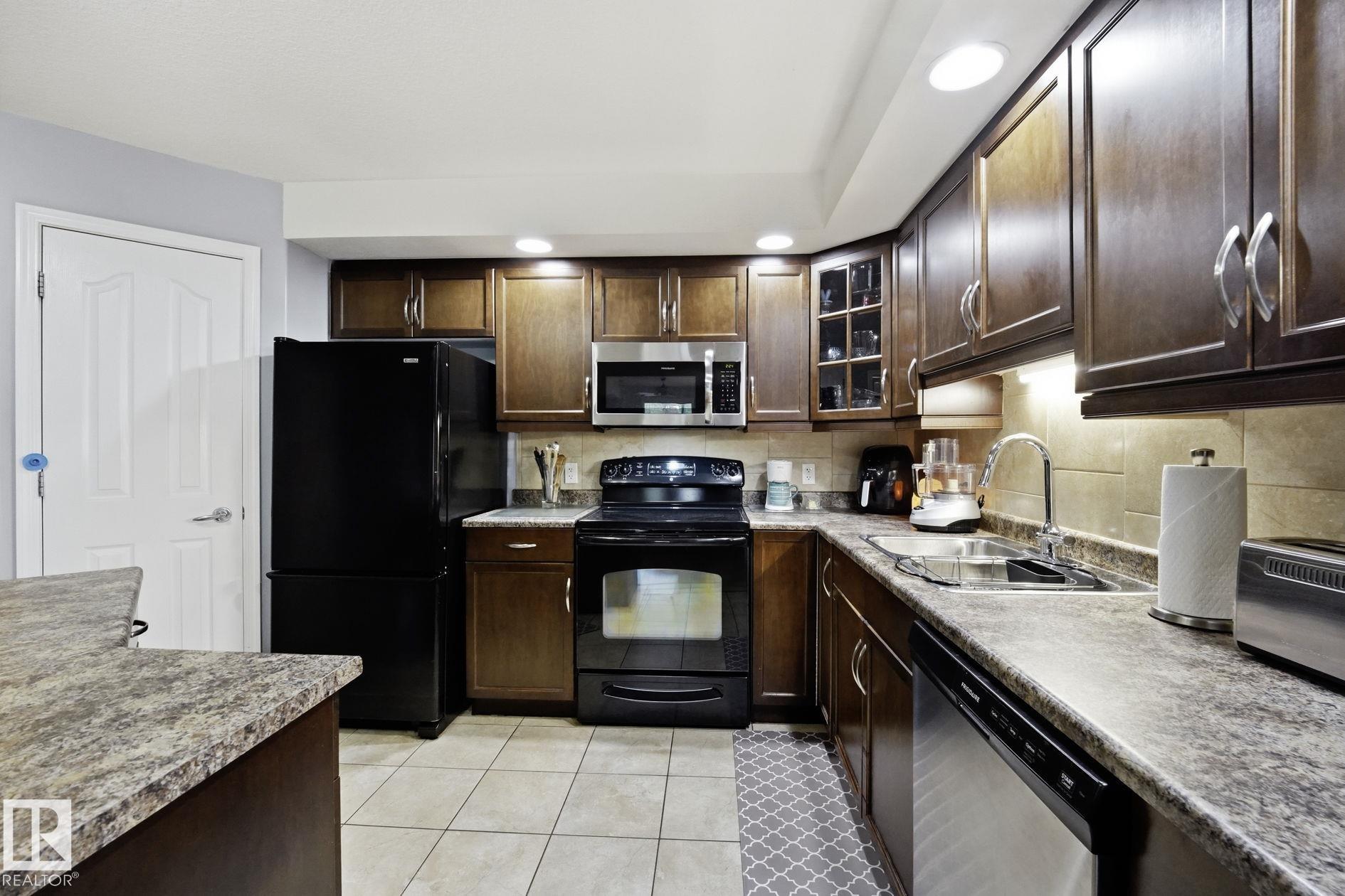 https://zimg.paragon.ice.com/ParagonImages/Property/PM/RAE/225412696/15/0/0/9d7187a802d426419f5b616d75d13d84/1/8301a3830e875ec6ab80b47f6bfef3be/225412696-06627c9c-7563-41c9-ac7a-9d2696a57444.JPG