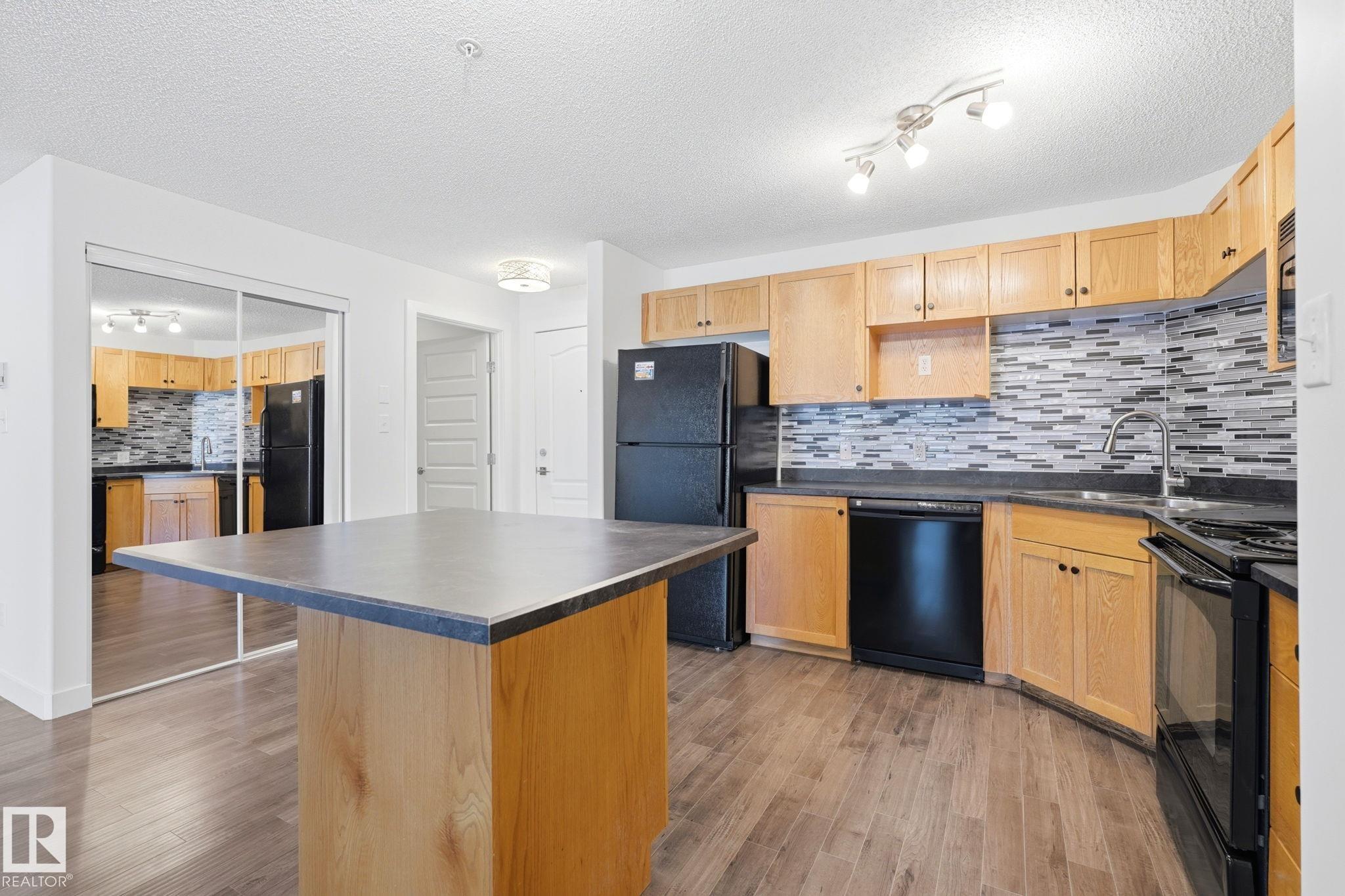 https://zimg.paragon.ice.com/ParagonImages/Property/PM/RAE/225412720/6/0/0/f3ab392d1e772f075547eba0925c79e5/1/71e6a554dd8e39cc47b16848bddd4795/225412720-4a294d8f-6827-4a8a-a05f-9bf43adbea2c.JPG
