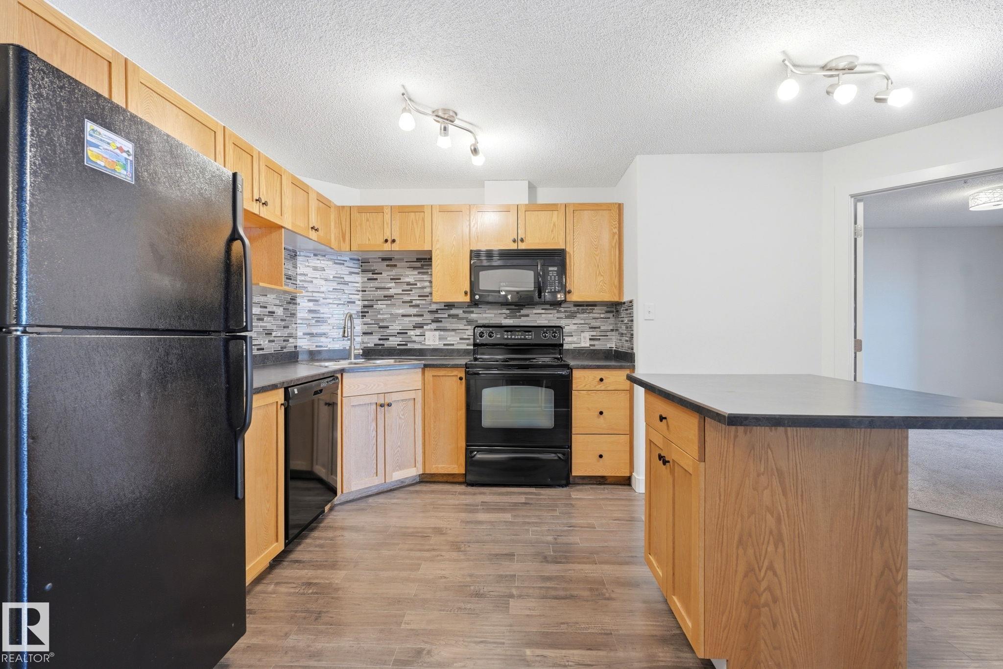 https://zimg.paragon.ice.com/ParagonImages/Property/PM/RAE/225412720/8/0/0/566c7ff3003ab813c297984326bc317f/1/71e6a554dd8e39cc47b16848bddd4795/225412720-29094a3b-f552-441b-a1bd-f3e64c60ef58.JPG