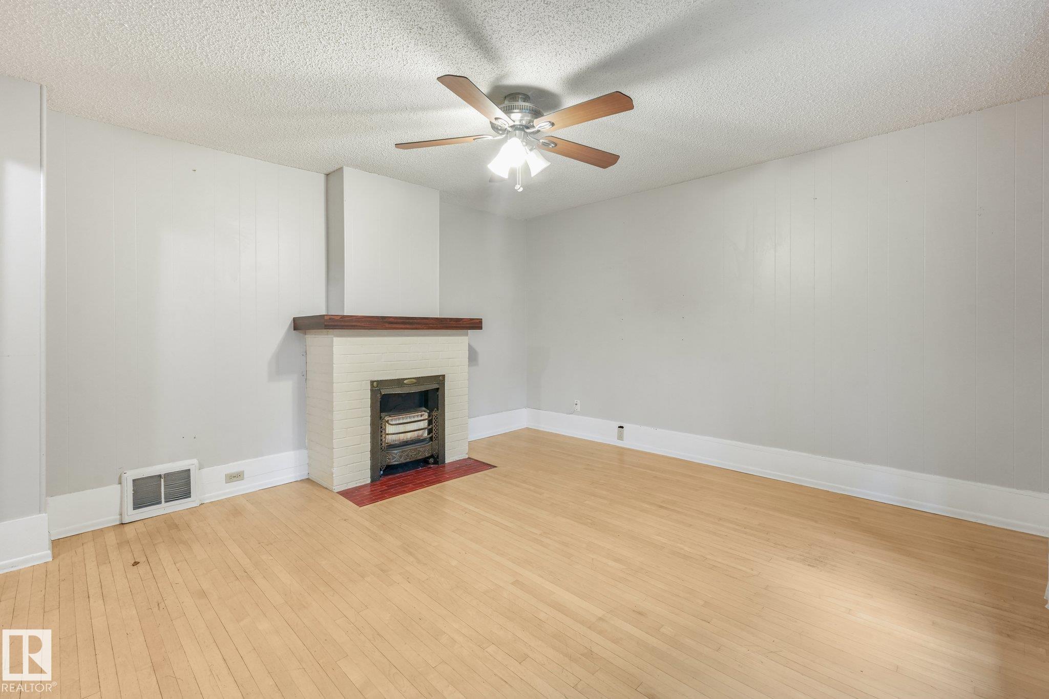 https://zimg.paragon.ice.com/ParagonImages/Property/PM/RAE/225412721/16/0/0/e1fcd7feb963e152b9581073ac88d38a/1/57893d89b5704fb46bb194b0eb8a9f64/225412721-4e94b88f-d4c7-4827-8ee6-cc042dd49b14.JPG