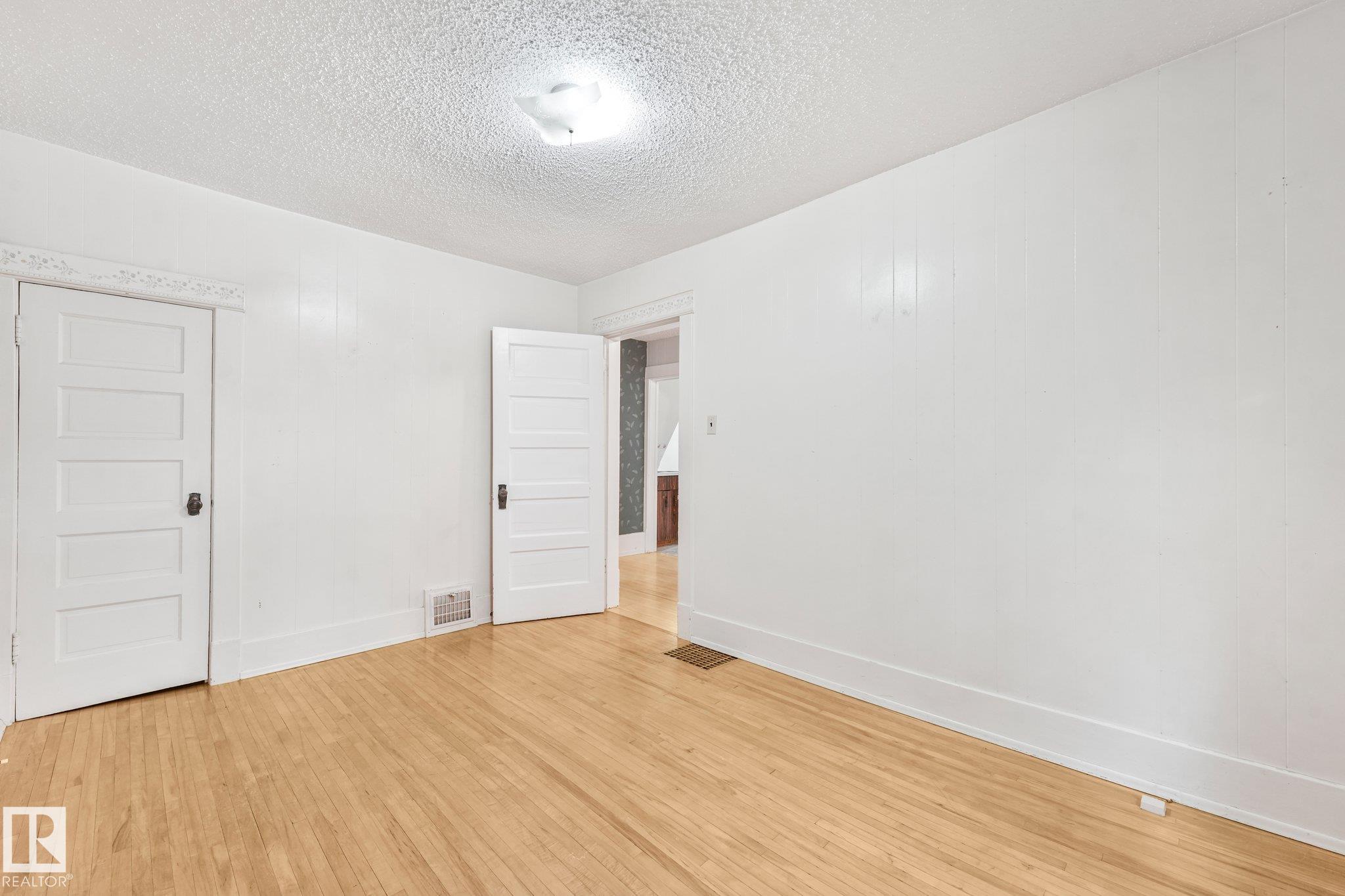 https://zimg.paragon.ice.com/ParagonImages/Property/PM/RAE/225412721/20/0/0/ad434e663583e3044b7571453d800796/1/57893d89b5704fb46bb194b0eb8a9f64/225412721-f12967f1-29a7-47af-9324-e42917a8580d.JPG